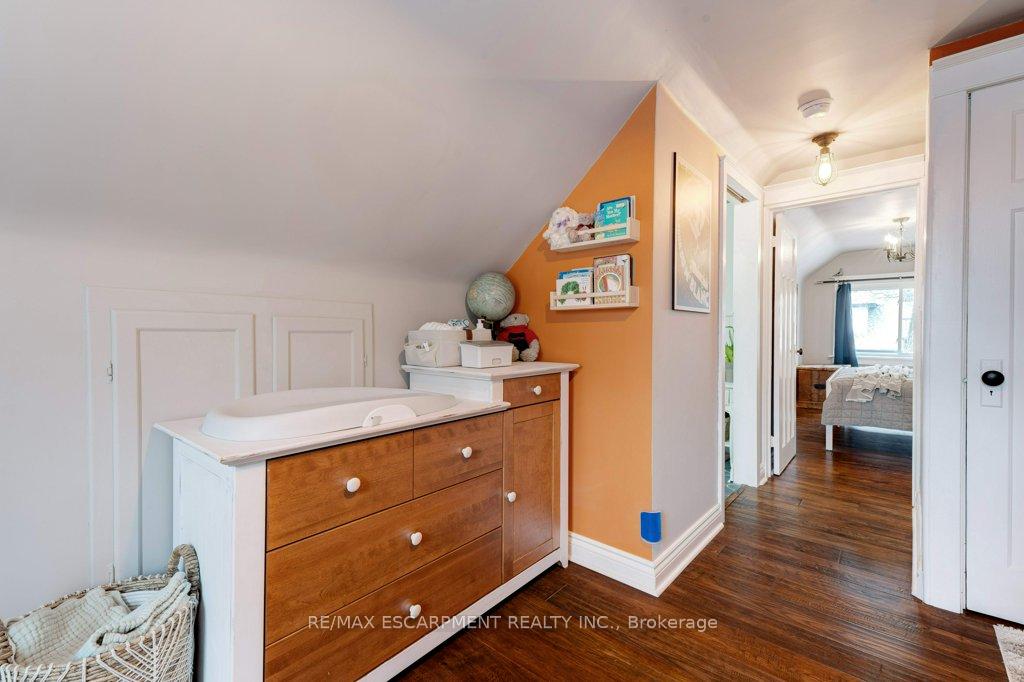 Photo 25 of 64 Graham Avenue S, Hamilton, Delta — HOMEH