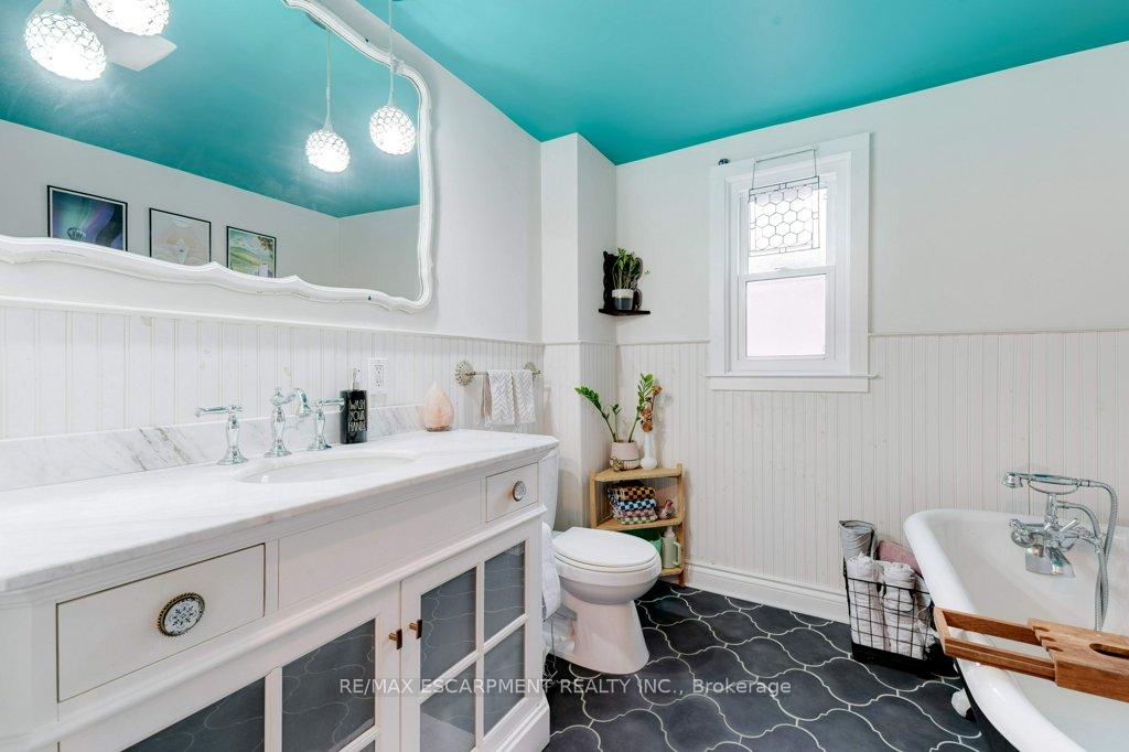 Photo 30 of 64 Graham Avenue S, Hamilton, Delta — HOMEH
