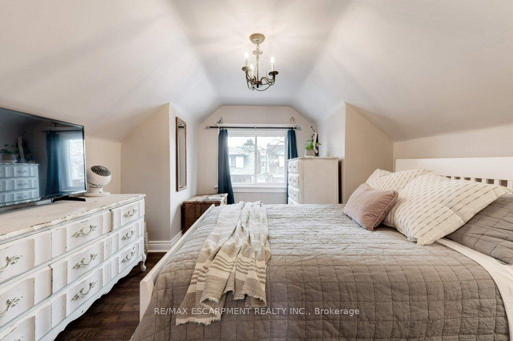 Photo 33 of 64 Graham Avenue S, Hamilton, Delta — HOMEH