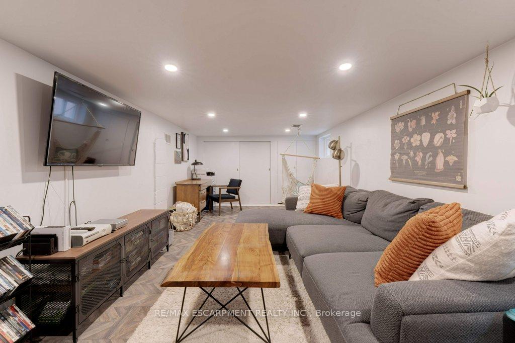 Photo 35 of 64 Graham Avenue S, Hamilton, Delta — HOMEH
