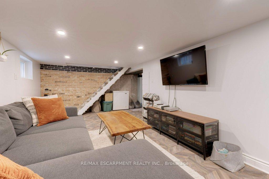 Photo 38 of 64 Graham Avenue S, Hamilton, Delta — HOMEH