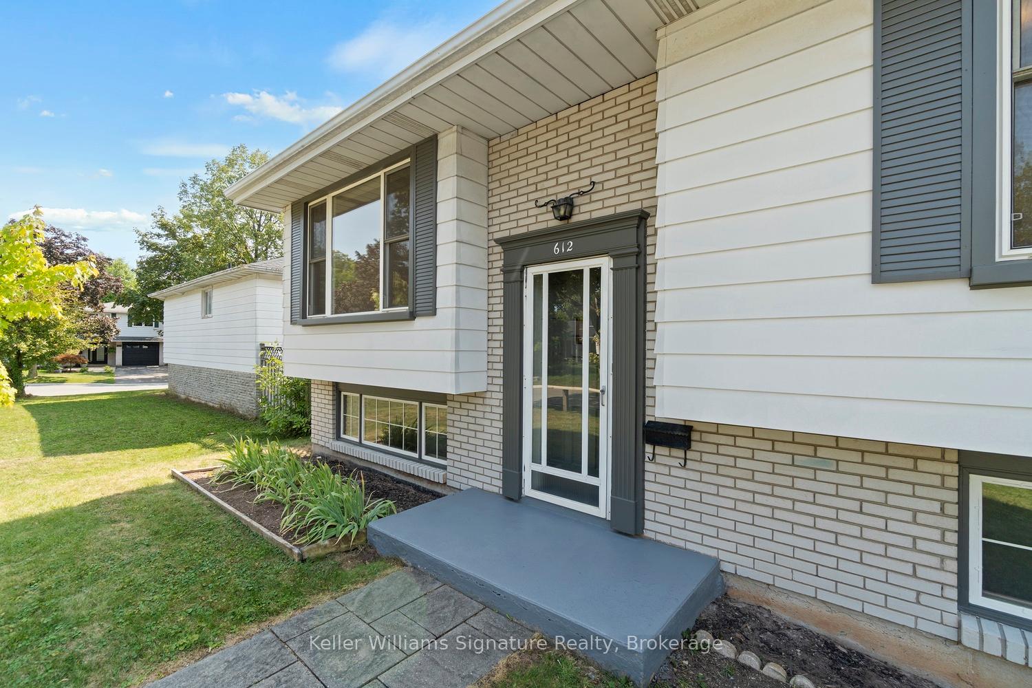 Photo 2 of 612 Jennifer Crescent, Burlington, Roseland — HOMEH
