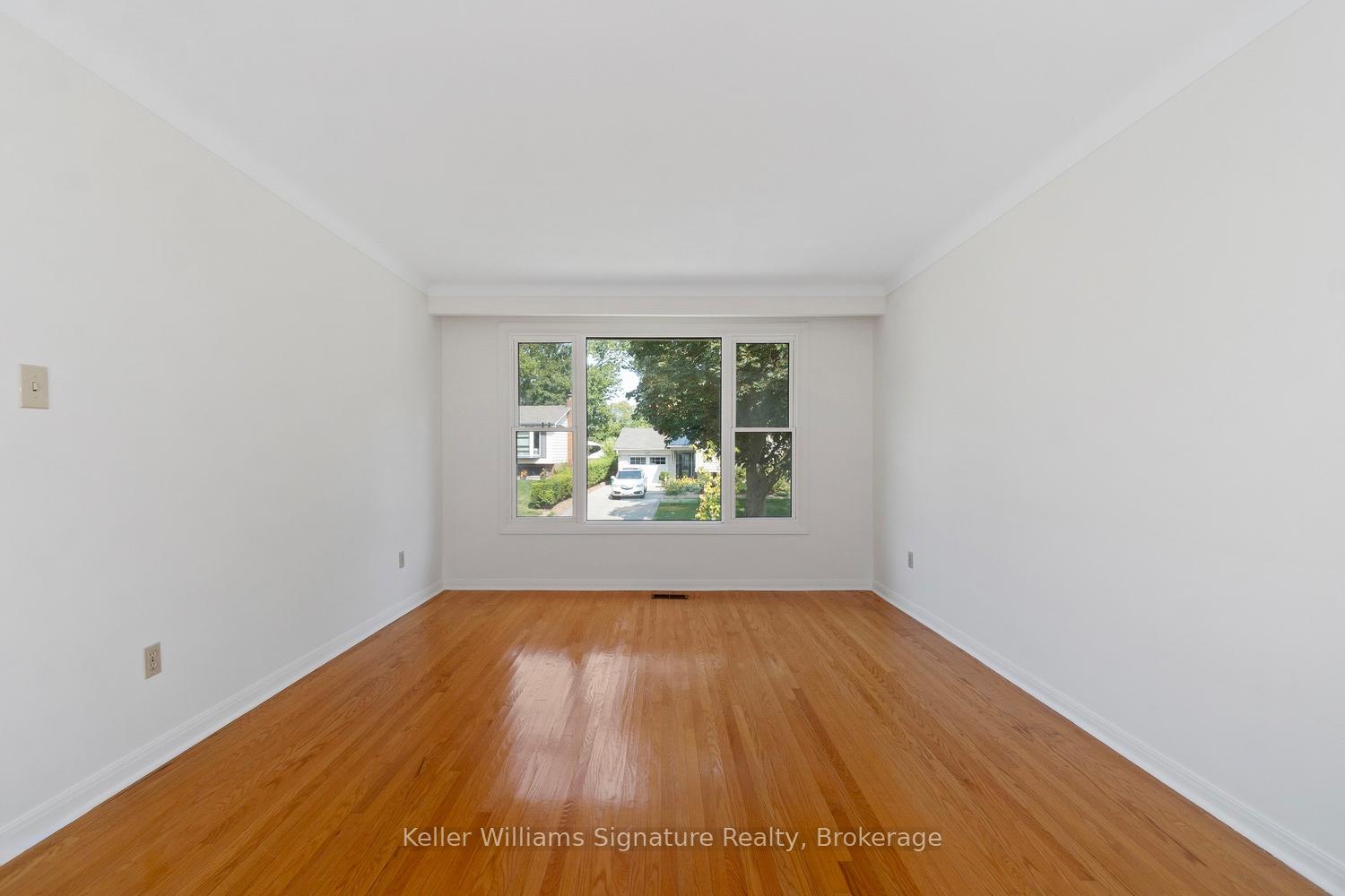 Photo 7 of 612 Jennifer Crescent, Burlington, Roseland — HOMEH
