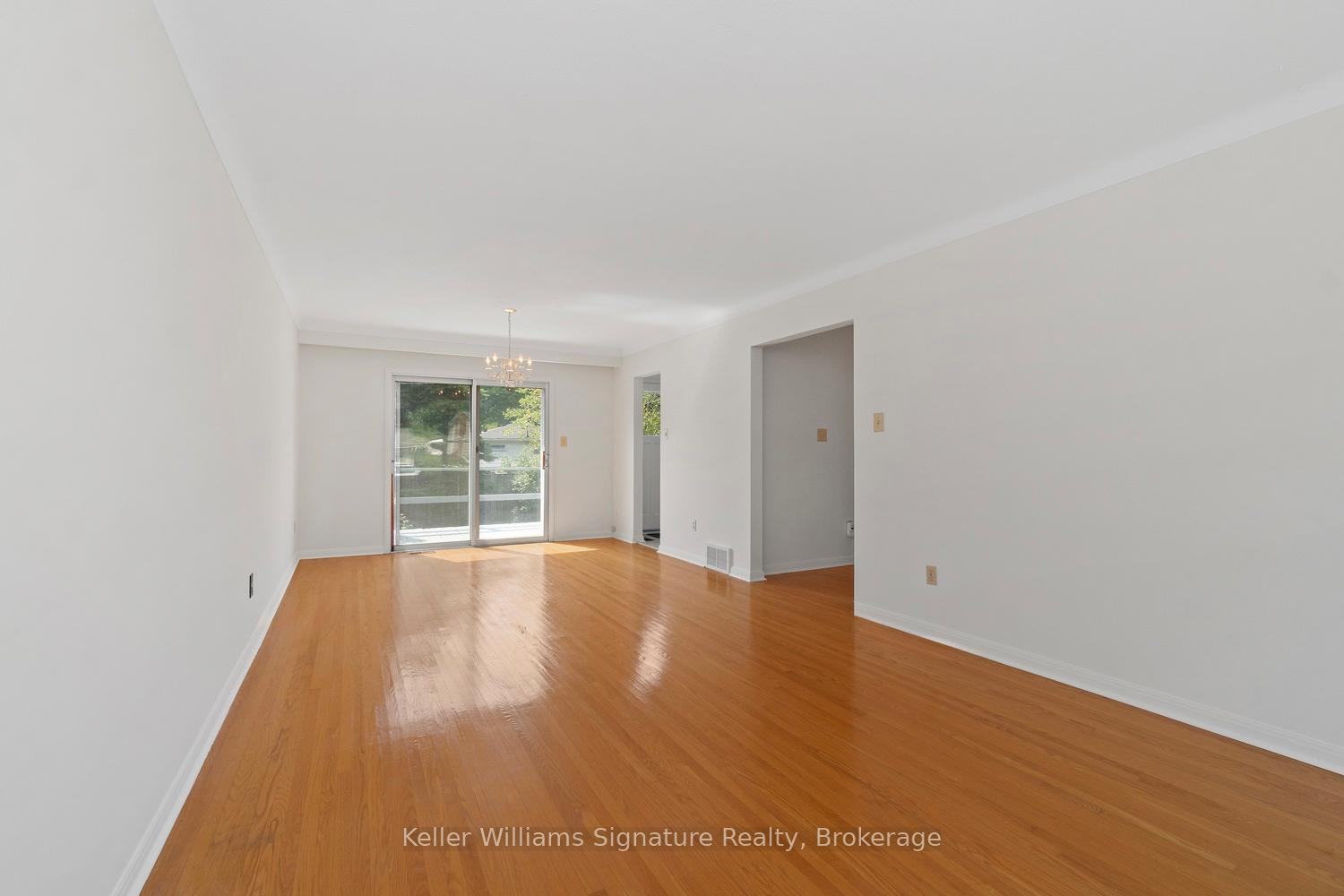Photo 9 of 612 Jennifer Crescent, Burlington, Roseland — HOMEH