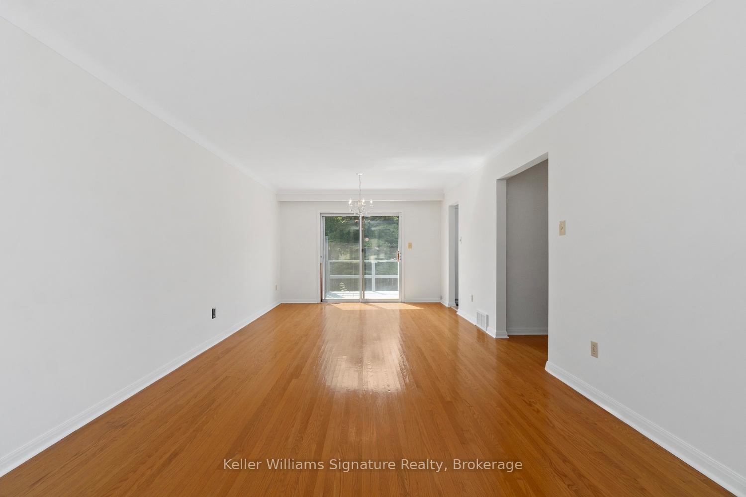 Photo 10 of 612 Jennifer Crescent, Burlington, Roseland — HOMEH