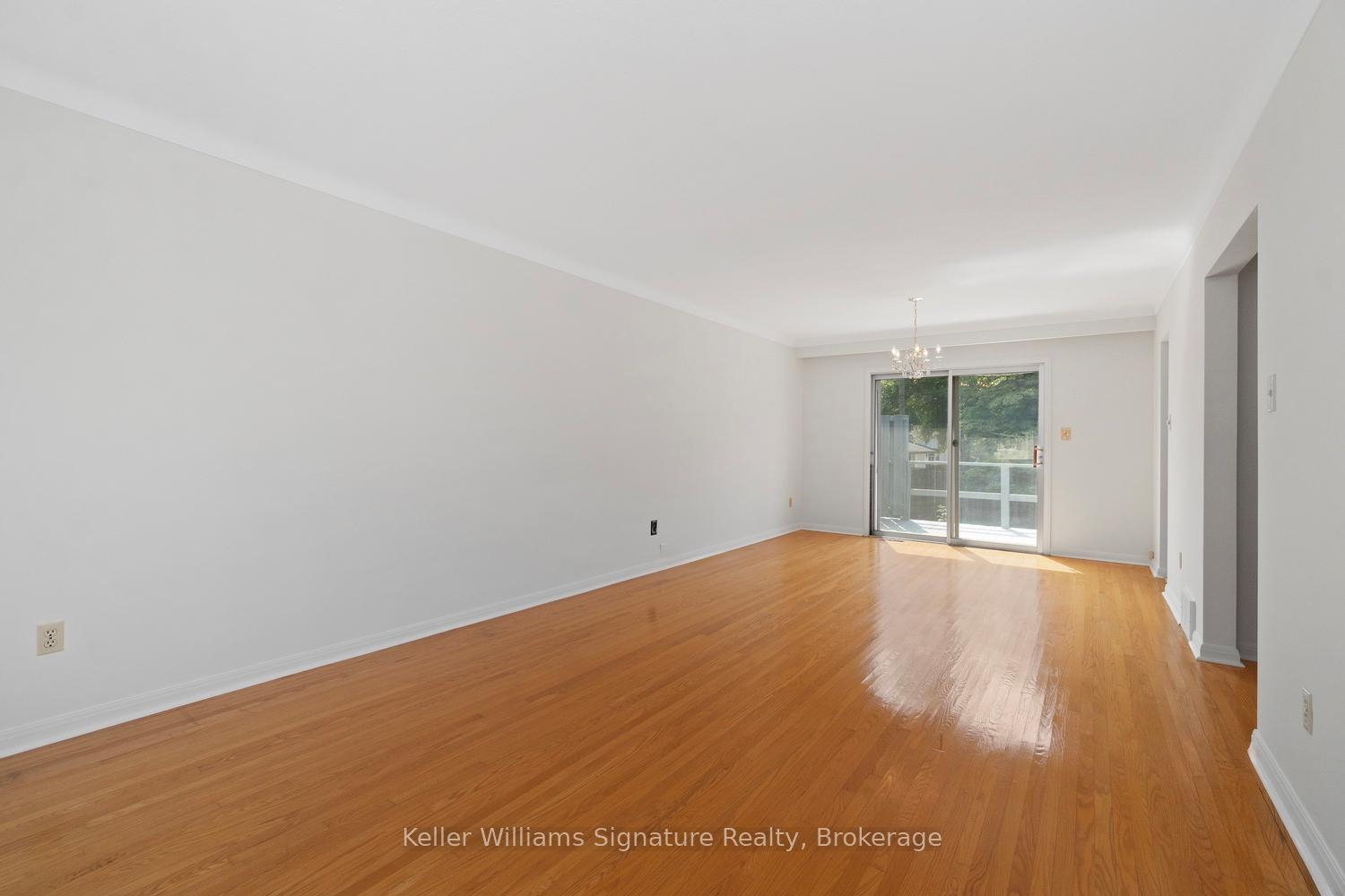 Photo 12 of 612 Jennifer Crescent, Burlington, Roseland — HOMEH