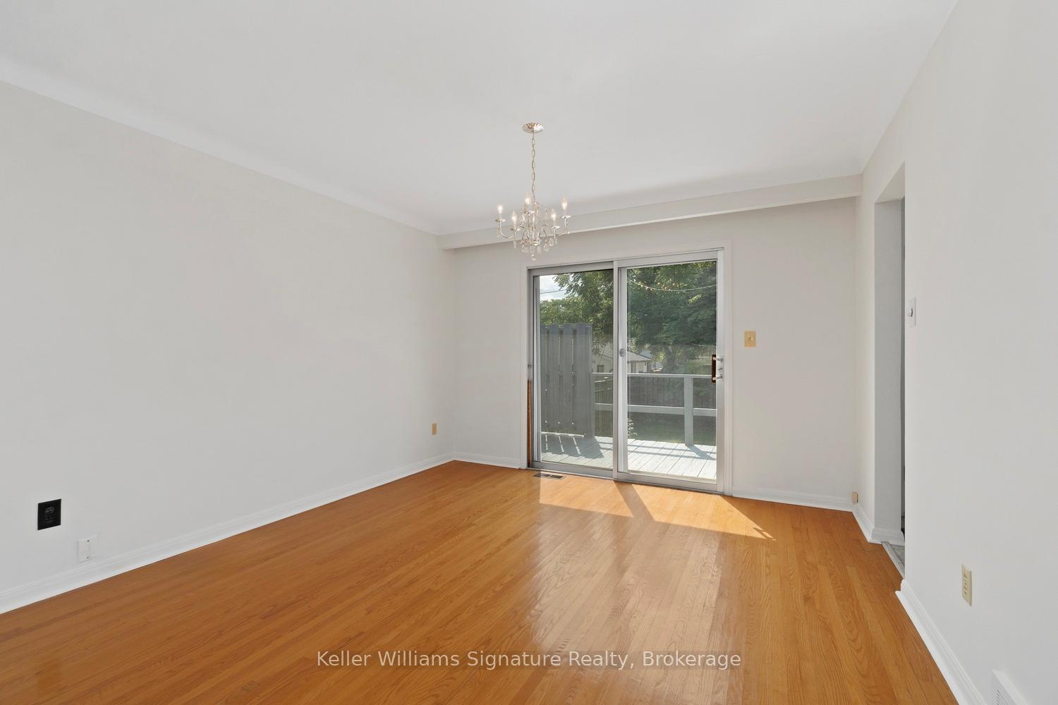 Photo 13 of 612 Jennifer Crescent, Burlington, Roseland — HOMEH