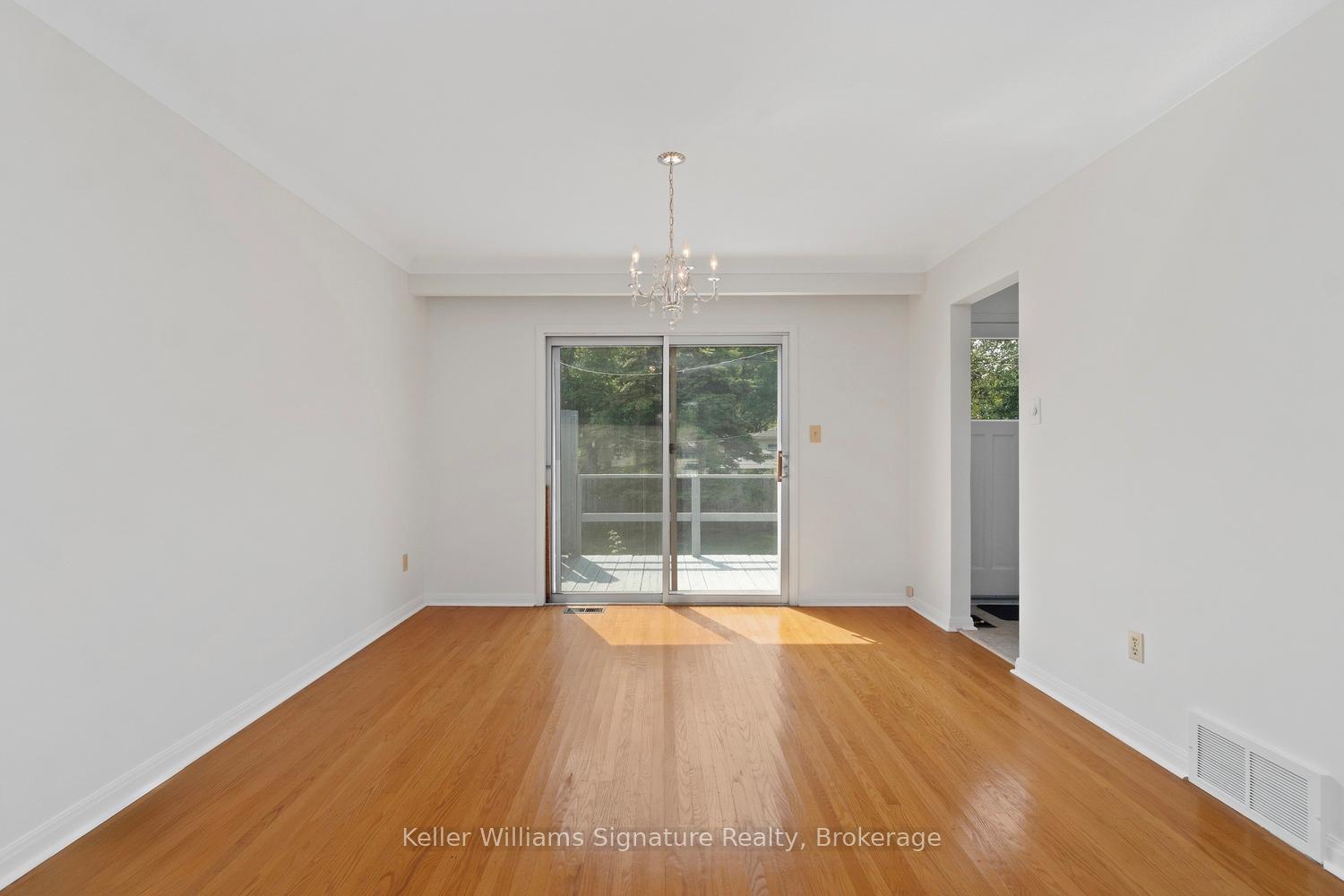 Photo 15 of 612 Jennifer Crescent, Burlington, Roseland — HOMEH