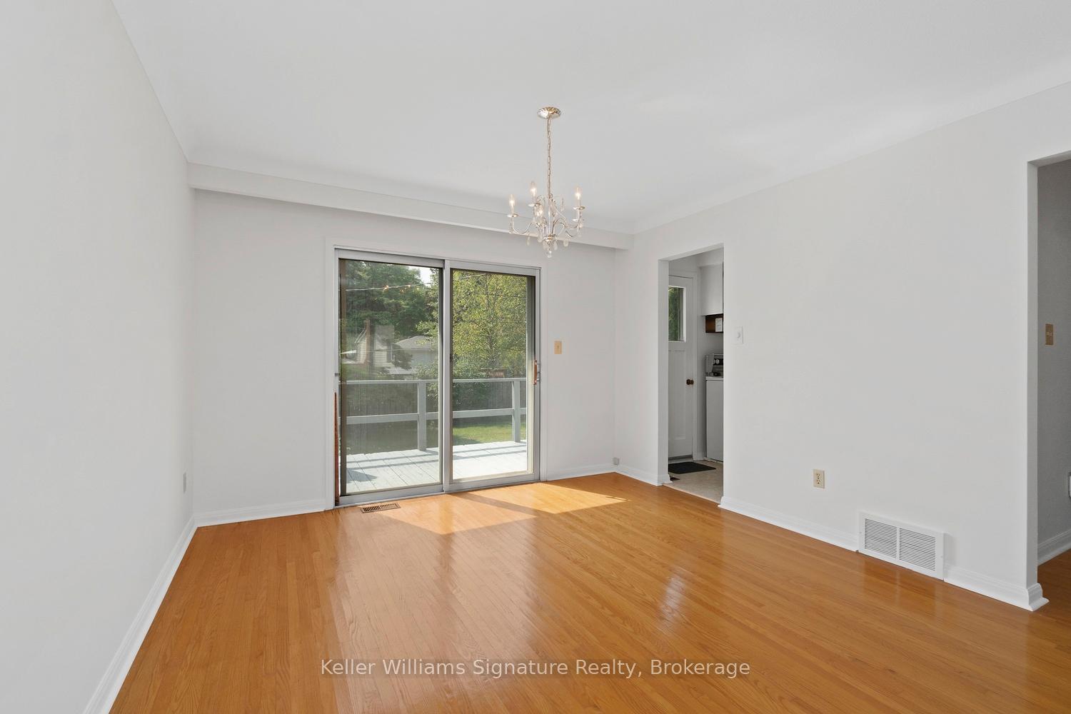 Photo 16 of 612 Jennifer Crescent, Burlington, Roseland — HOMEH