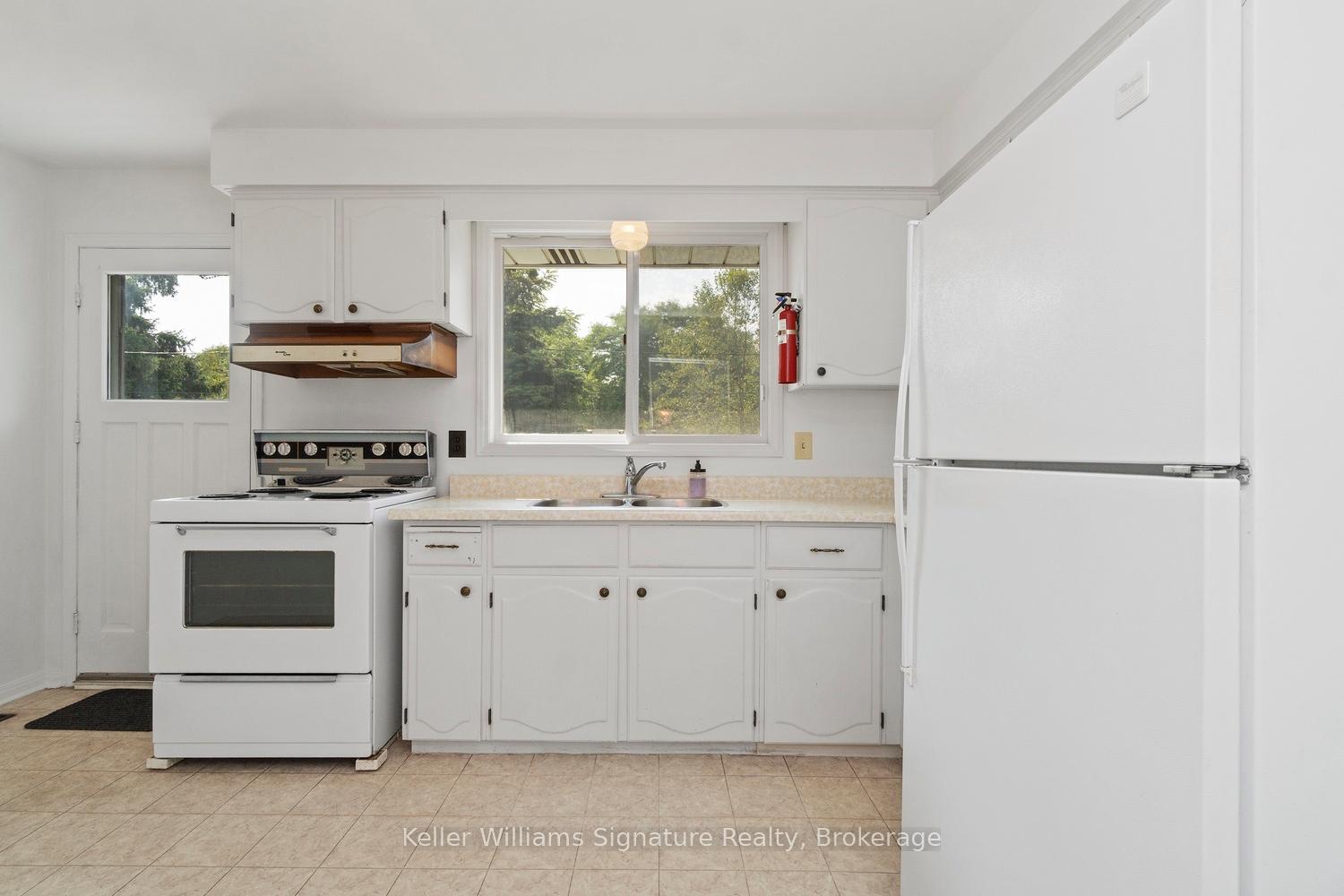 Photo 18 of 612 Jennifer Crescent, Burlington, Roseland — HOMEH