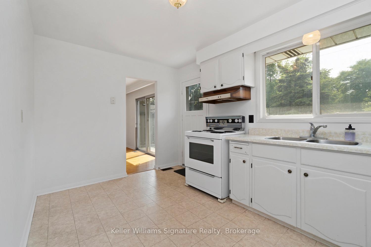 Photo 19 of 612 Jennifer Crescent, Burlington, Roseland — HOMEH