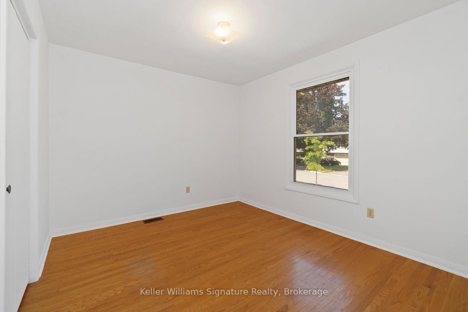 Photo 21 of 612 Jennifer Crescent, Burlington, Roseland — HOMEH