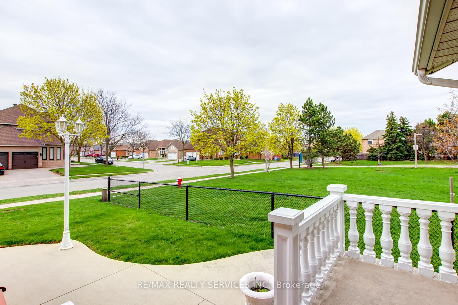 Photo 9 of 46 Red Maple Drive, Brampton, Brampton West — HOMEH