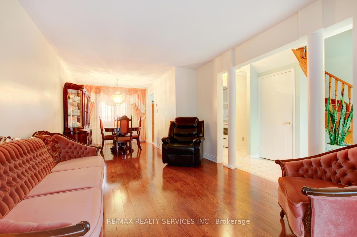 Photo 7 of 46 Red Maple Drive, Brampton, Brampton West — HOMEH