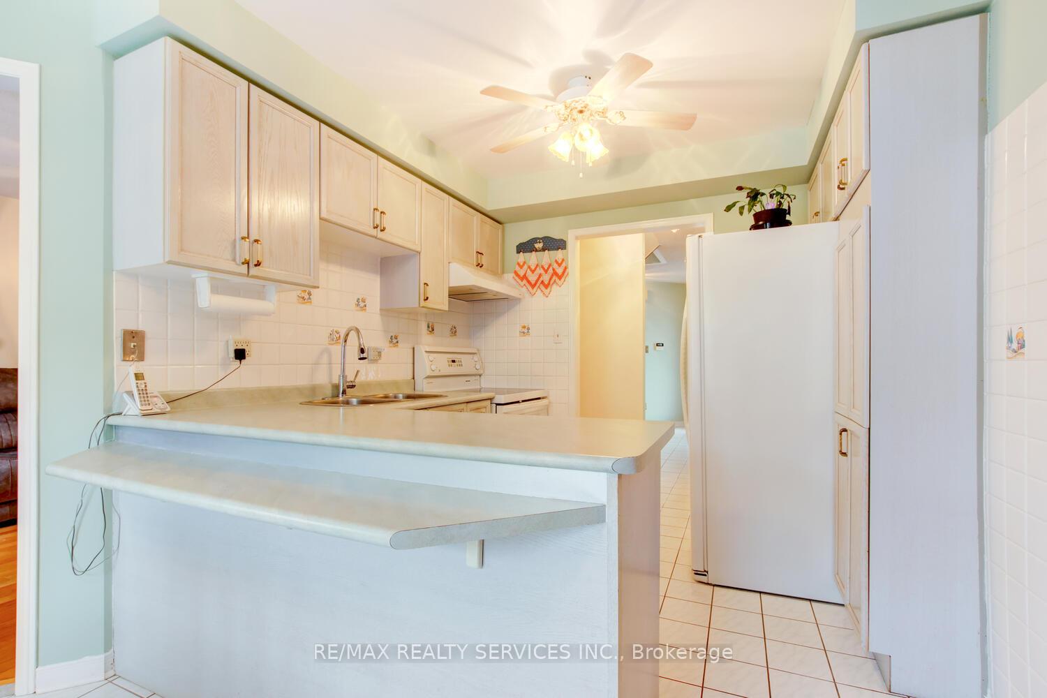 Photo 8 of 46 Red Maple Drive, Brampton, Brampton West — HOMEH
