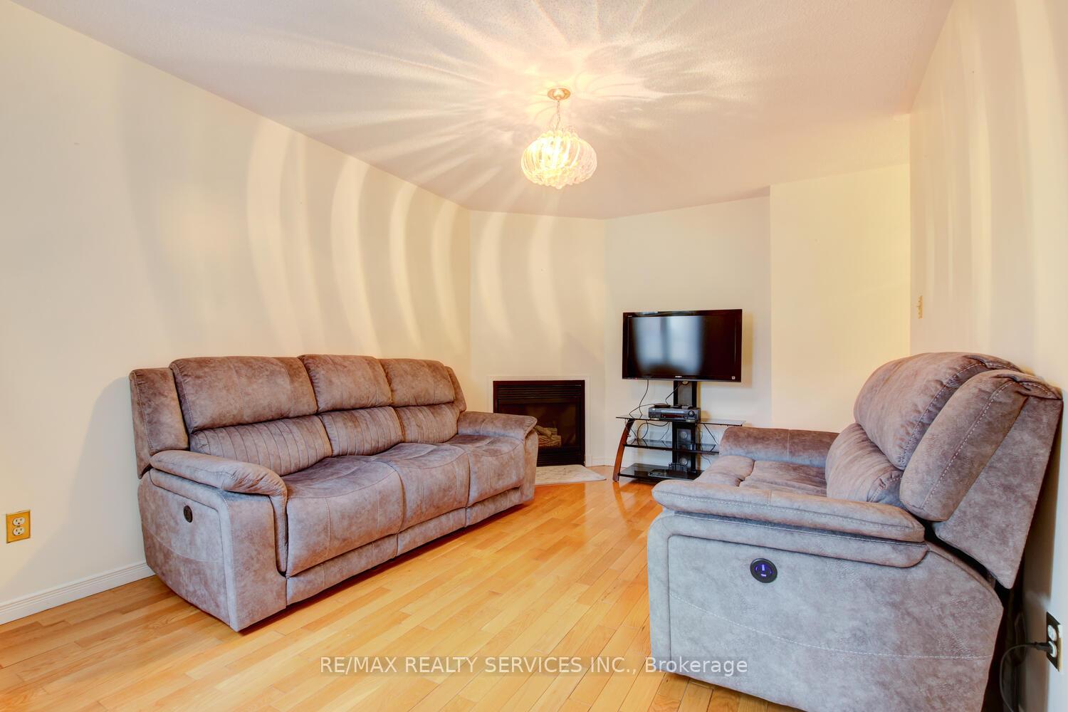 Photo 21 of 46 Red Maple Drive, Brampton, Brampton West — HOMEH