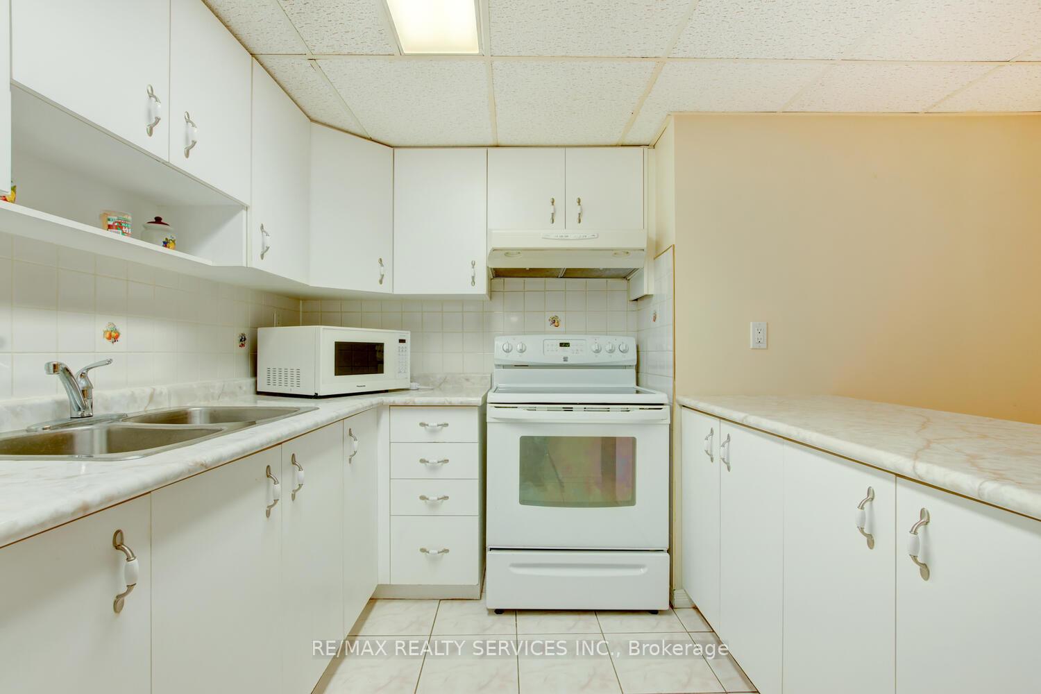 Photo 35 of 46 Red Maple Drive, Brampton, Brampton West — HOMEH