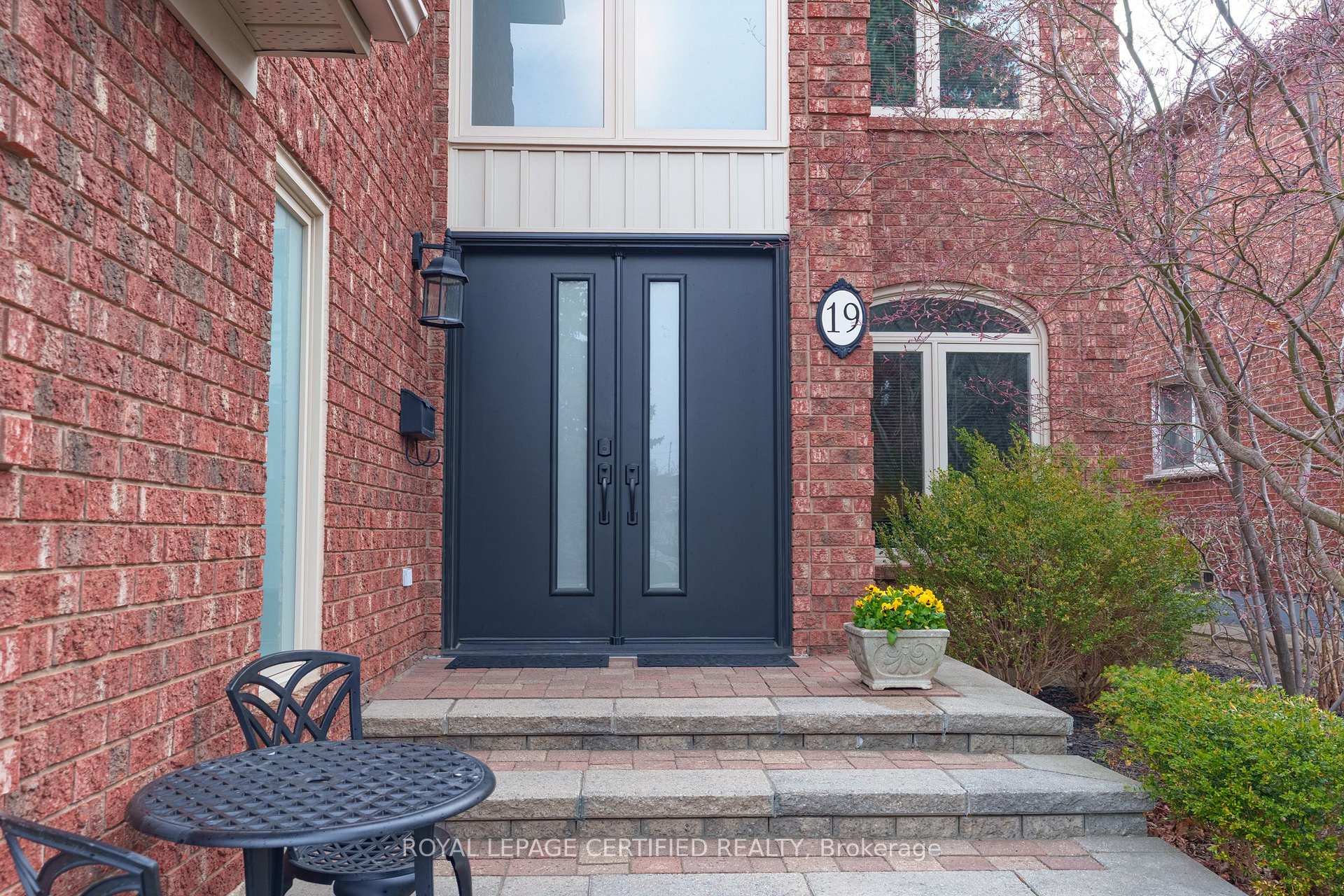 Photo 7 of 19 Eagleridge Drive, Brampton, Sandringham-Wellington — HOMEH