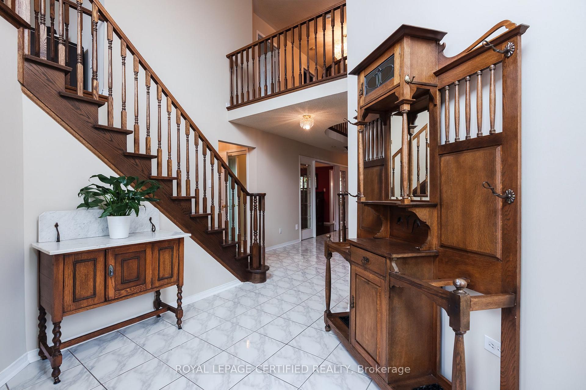 Photo 5 of 19 Eagleridge Drive, Brampton, Sandringham-Wellington — HOMEH