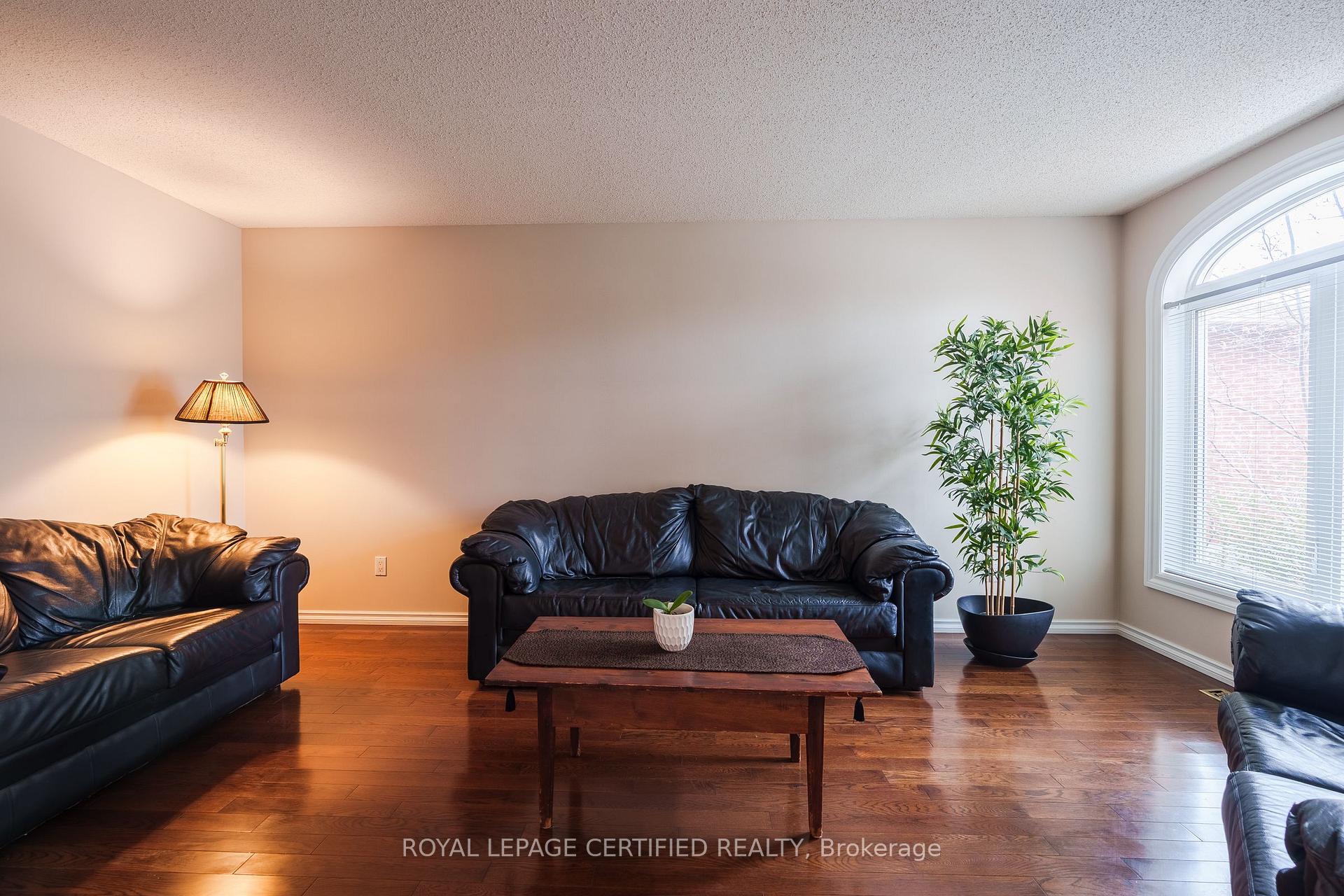 Photo 6 of 19 Eagleridge Drive, Brampton, Sandringham-Wellington — HOMEH