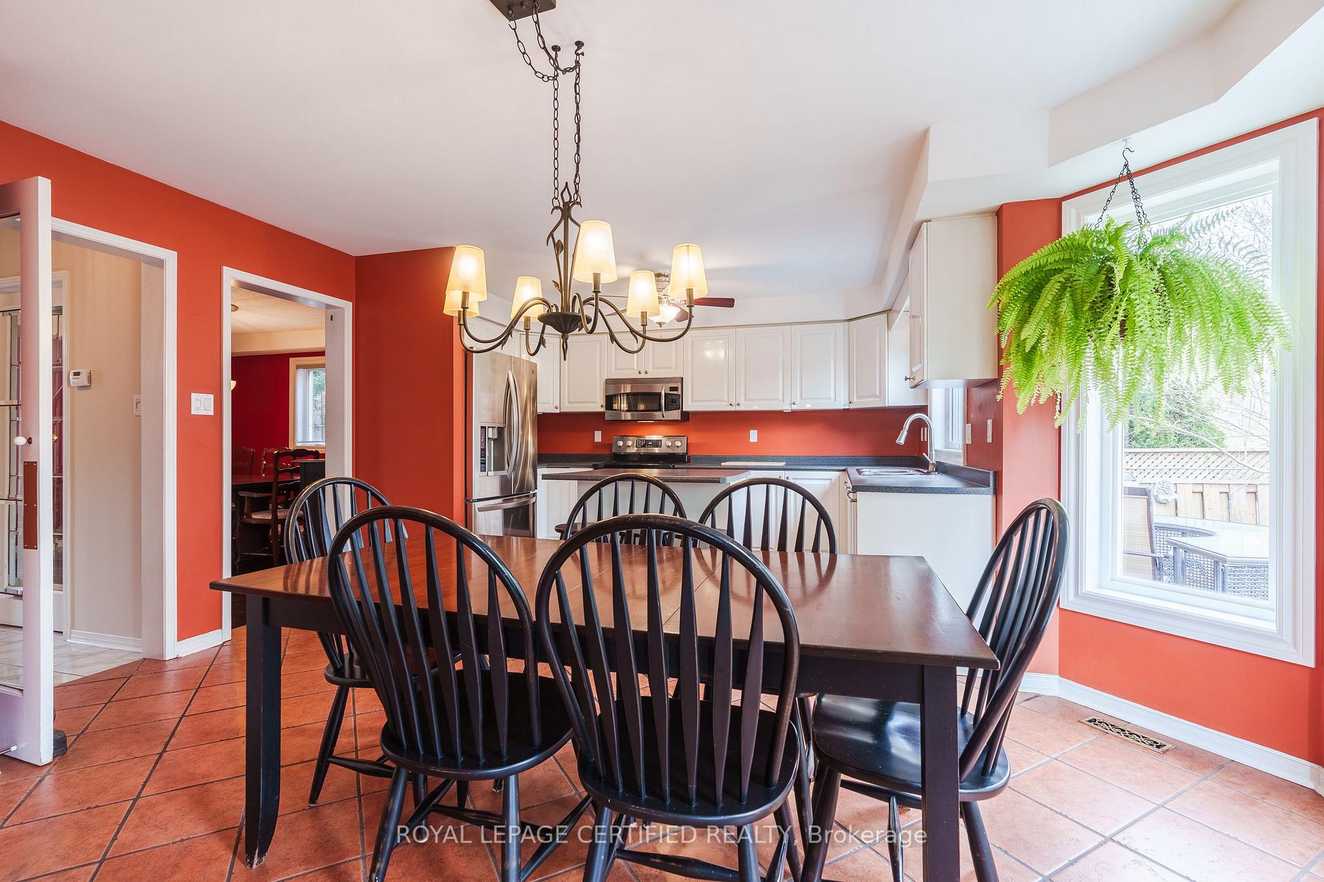 Photo 10 of 19 Eagleridge Drive, Brampton, Sandringham-Wellington — HOMEH