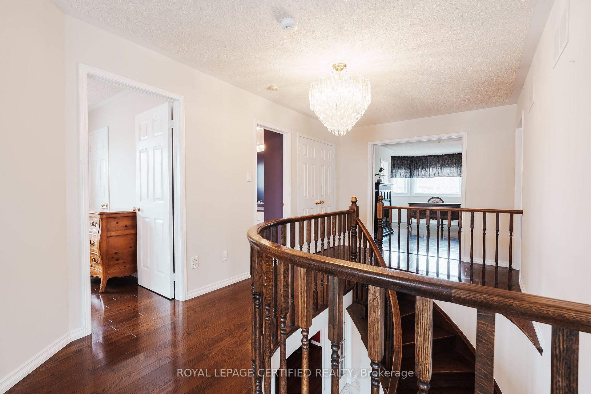 Photo 24 of 19 Eagleridge Drive, Brampton, Sandringham-Wellington — HOMEH