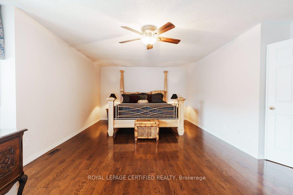 Photo 4 of 19 Eagleridge Drive, Brampton, Sandringham-Wellington — HOMEH