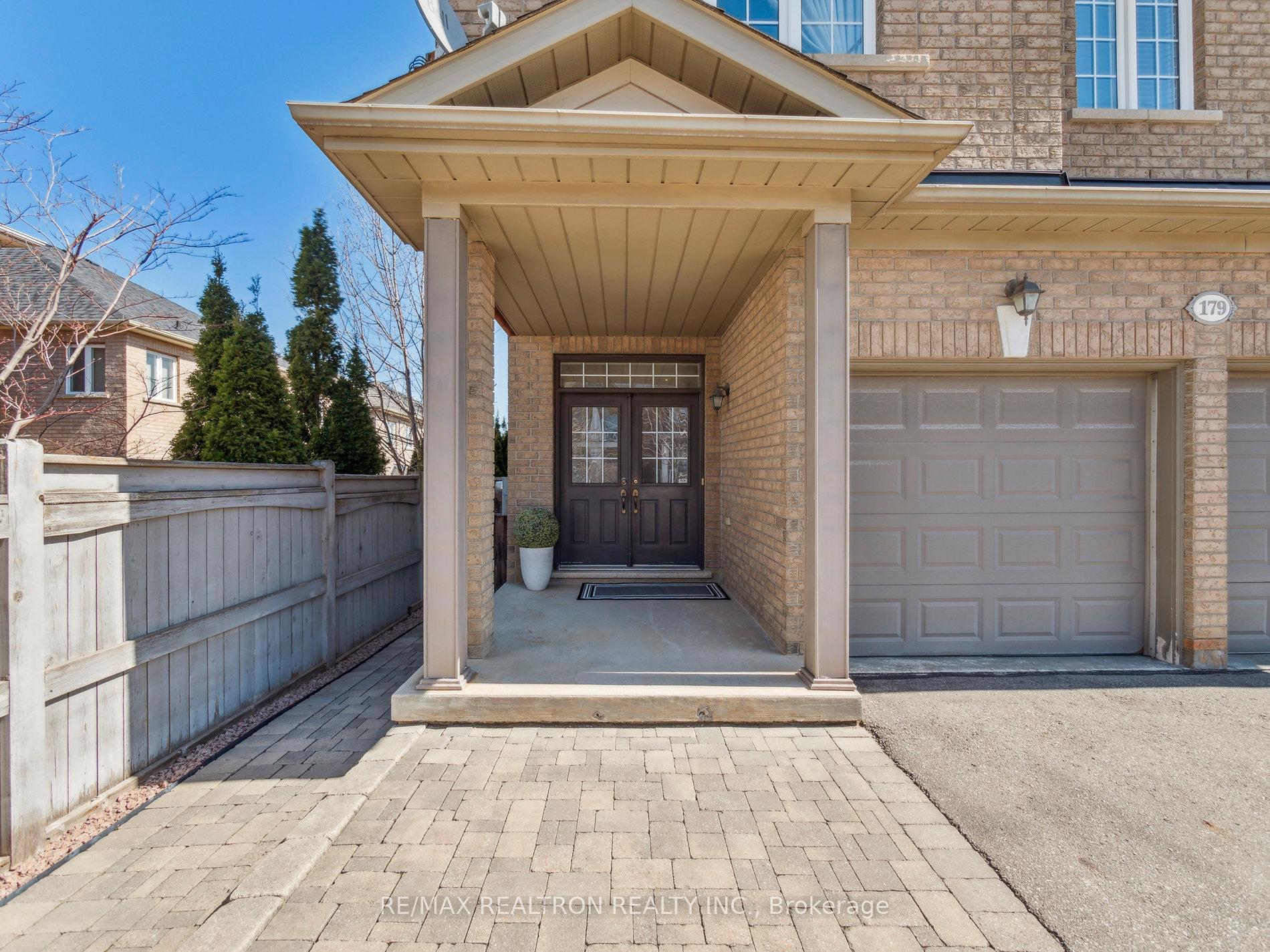 Photo 2 of 179 Bathurst Glen Drive, Vaughan, Patterson — HOMEH
