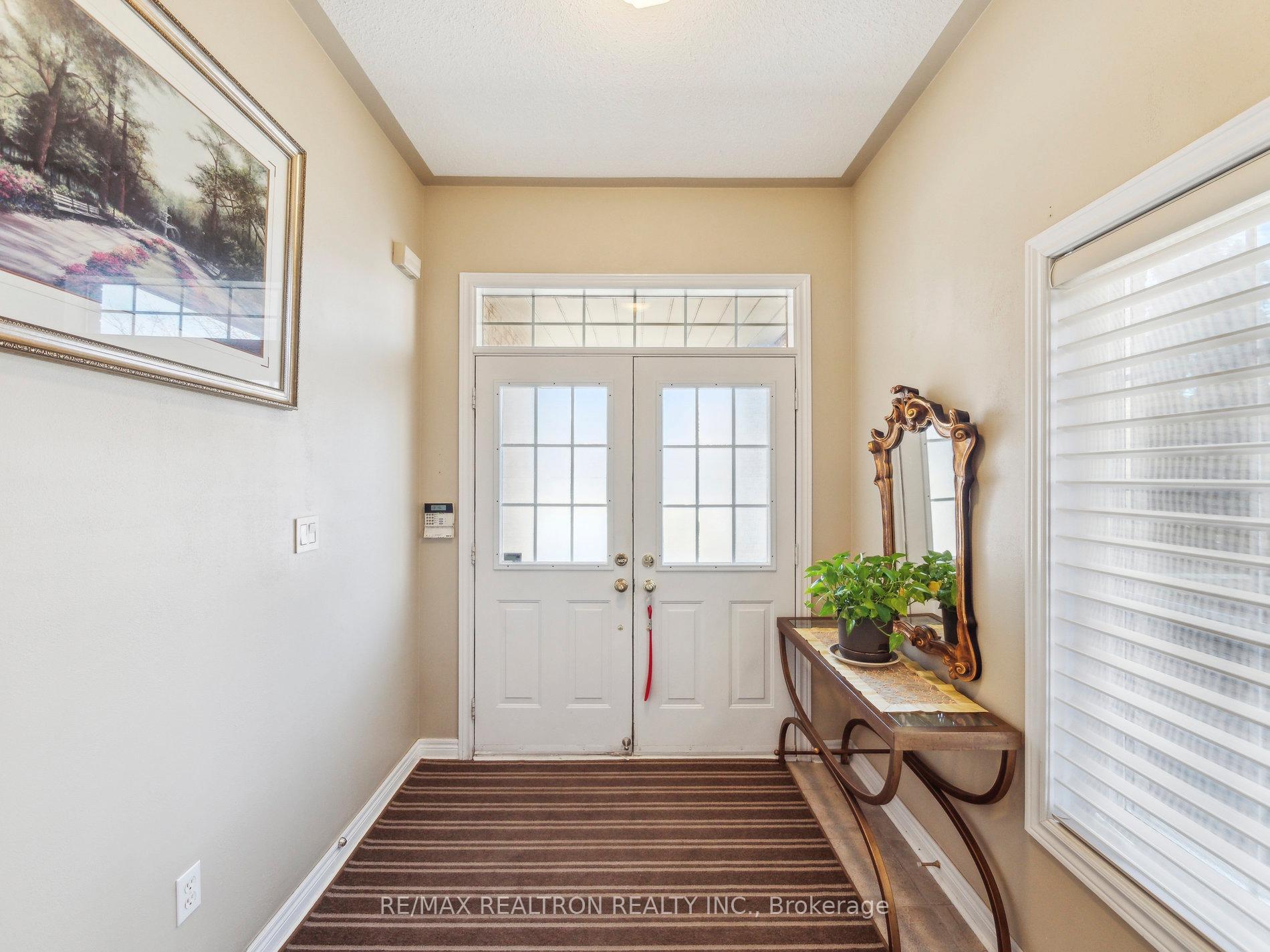 Photo 3 of 179 Bathurst Glen Drive, Vaughan, Patterson — HOMEH