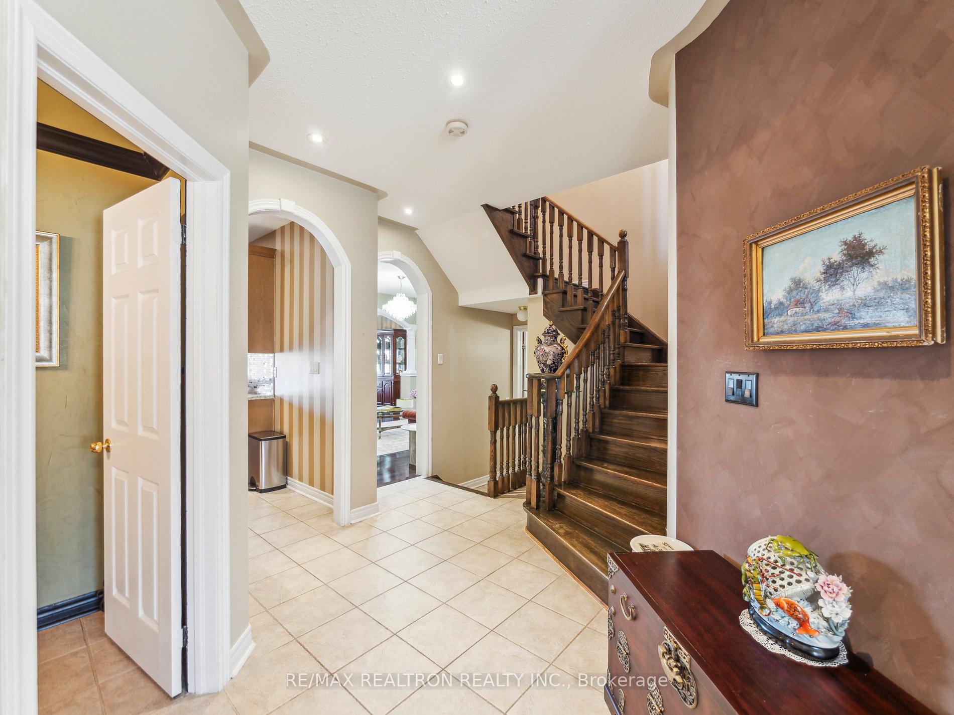 Photo 11 of 179 Bathurst Glen Drive, Vaughan, Patterson — HOMEH