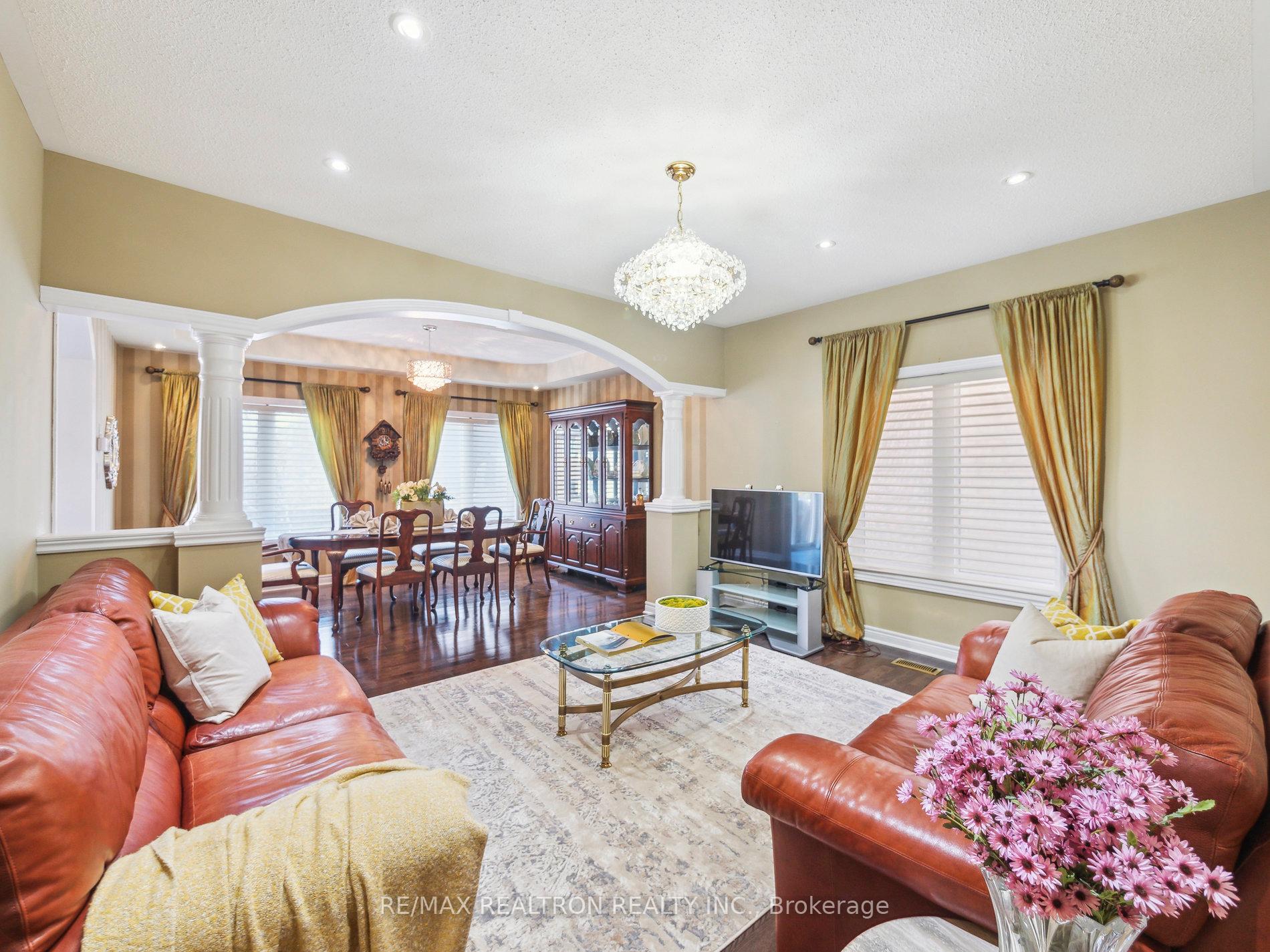 Photo 17 of 179 Bathurst Glen Drive, Vaughan, Patterson — HOMEH