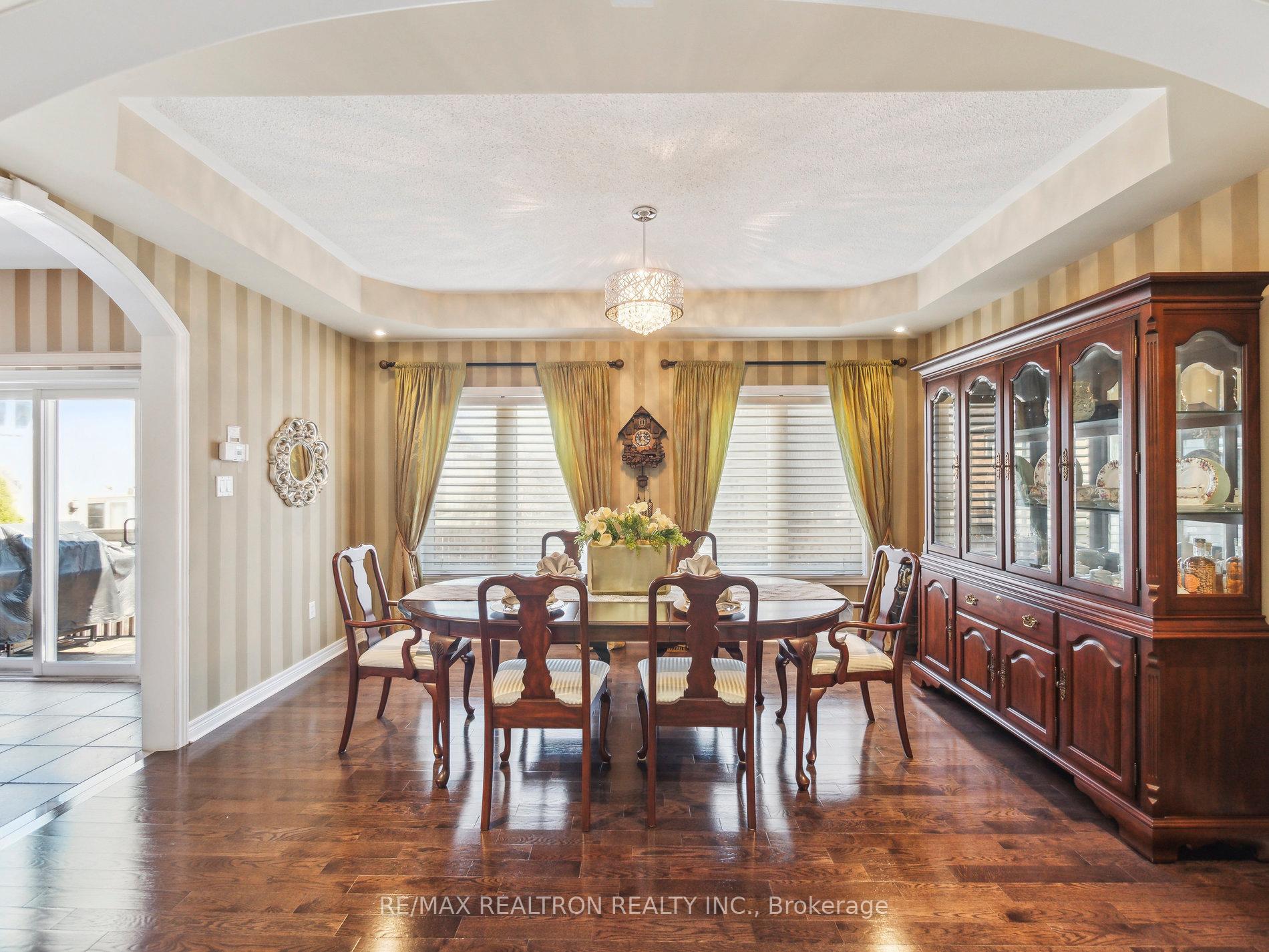 Photo 18 of 179 Bathurst Glen Drive, Vaughan, Patterson — HOMEH