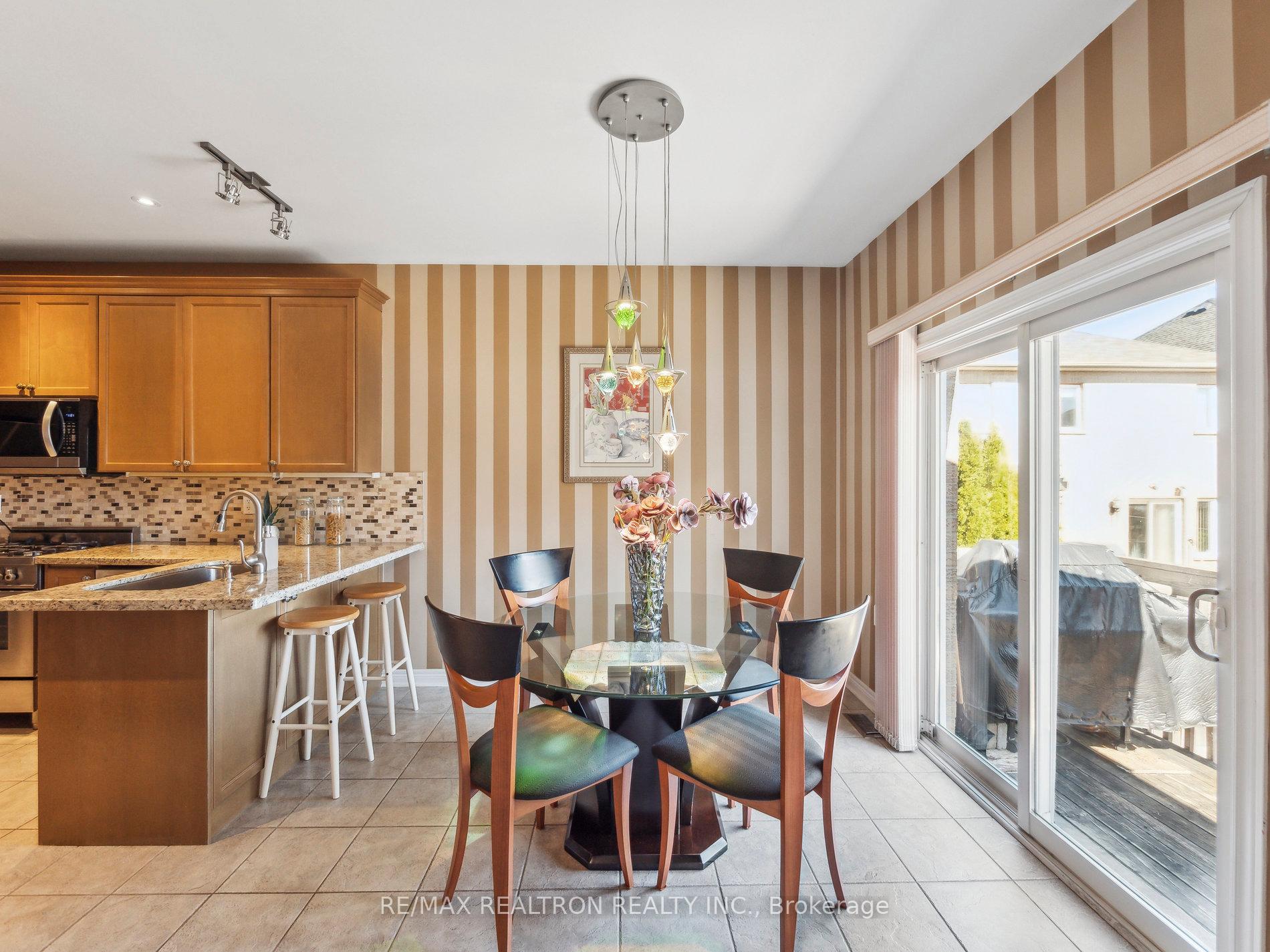 Photo 23 of 179 Bathurst Glen Drive, Vaughan, Patterson — HOMEH