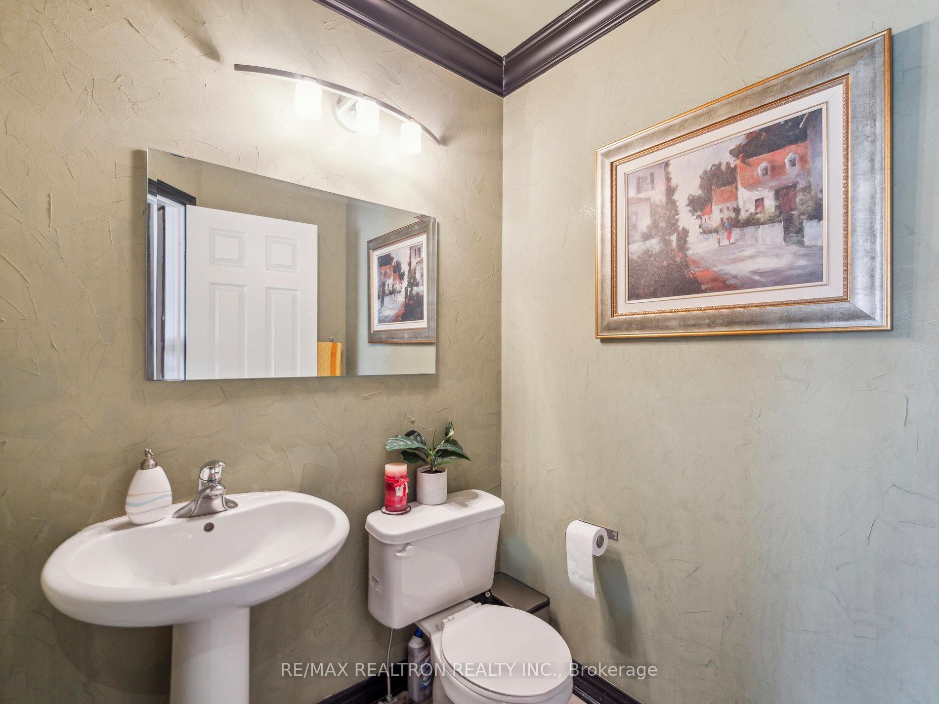 Photo 13 of 179 Bathurst Glen Drive, Vaughan, Patterson — HOMEH