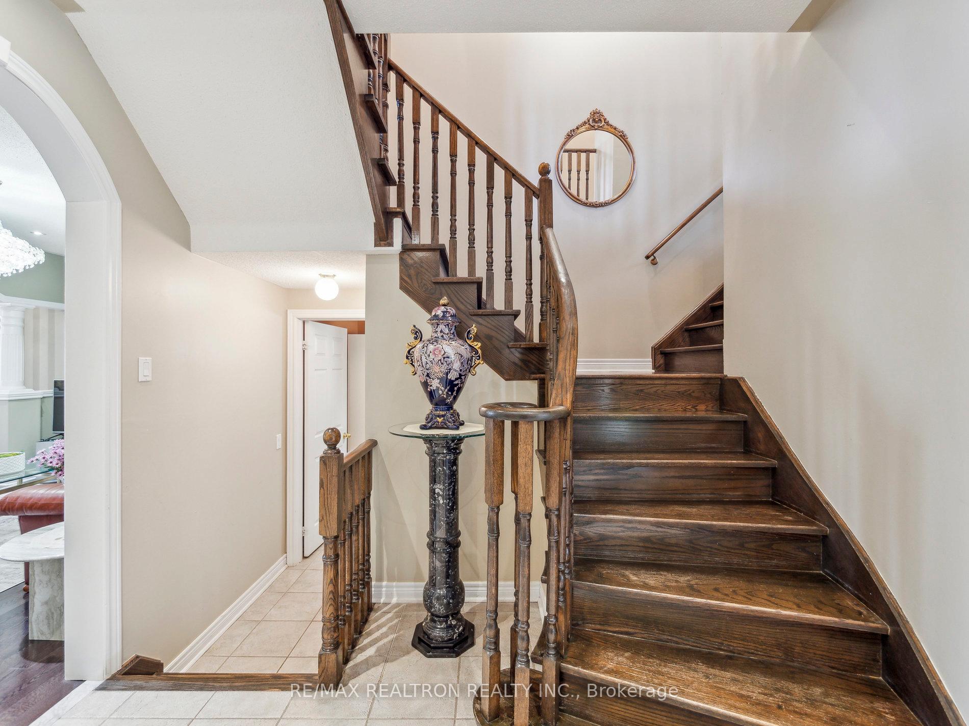 Photo 12 of 179 Bathurst Glen Drive, Vaughan, Patterson — HOMEH