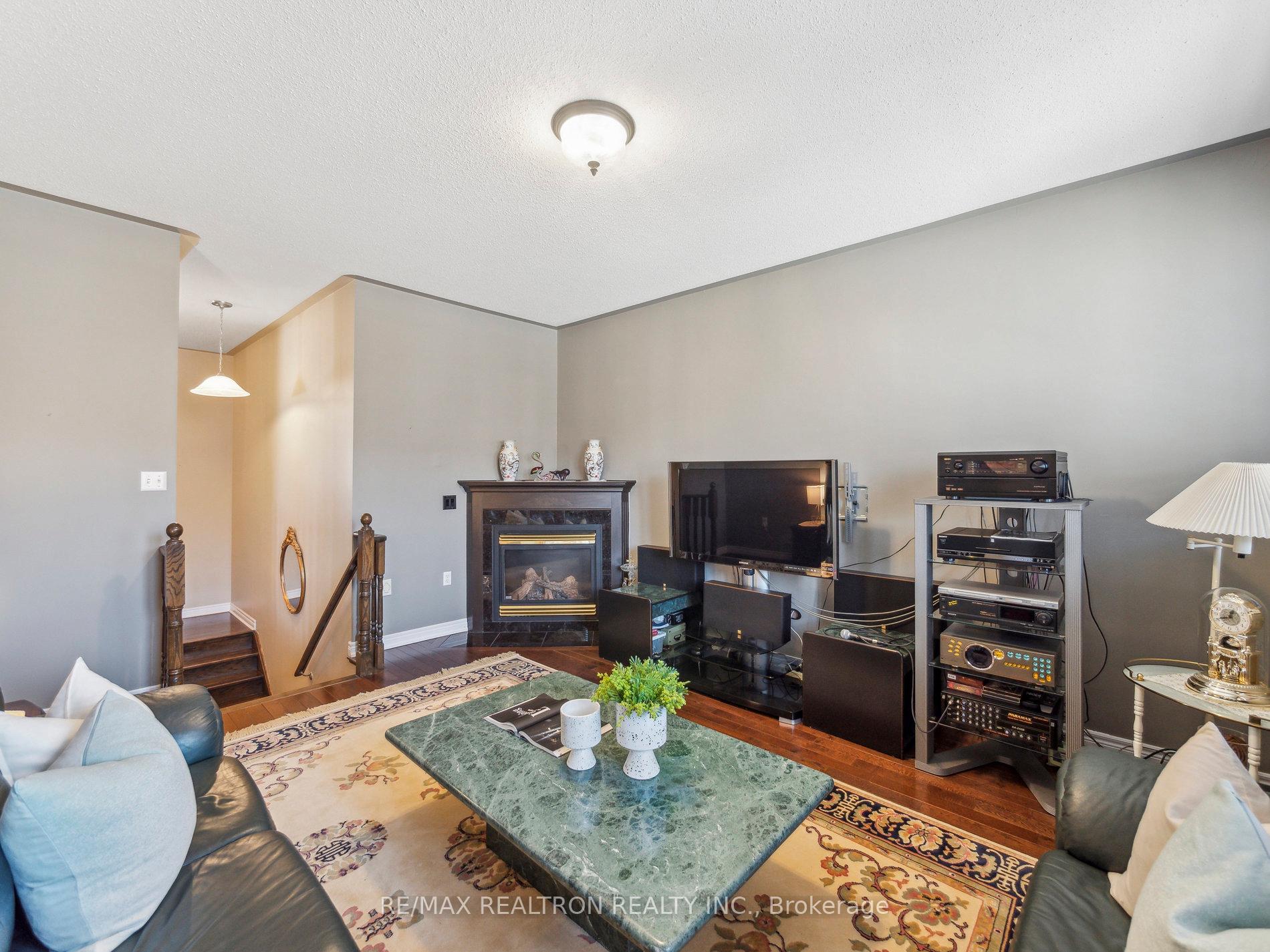 Photo 9 of 179 Bathurst Glen Drive, Vaughan, Patterson — HOMEH