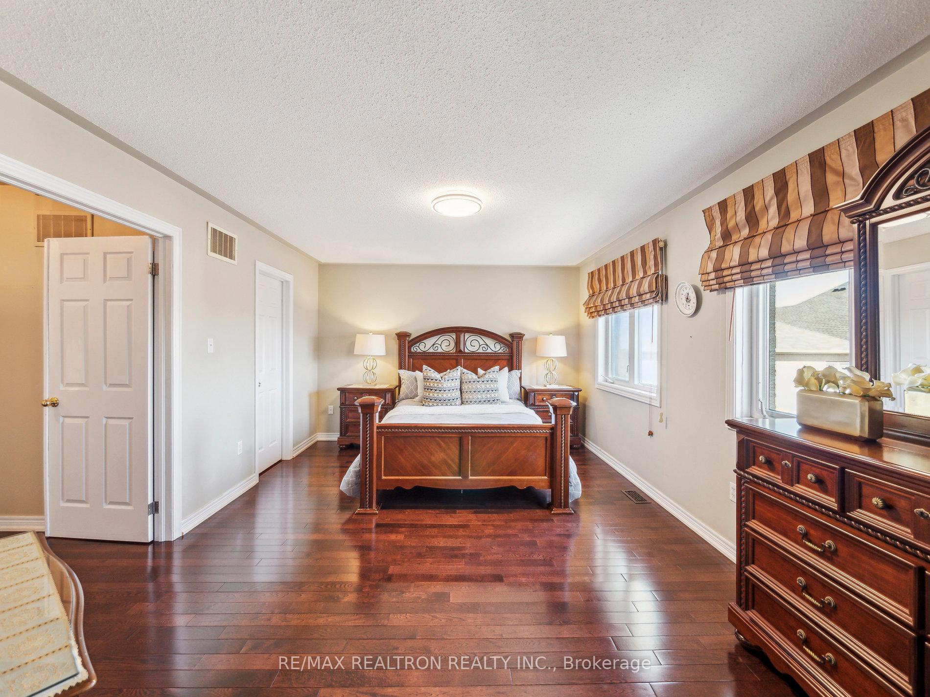 Photo 15 of 179 Bathurst Glen Drive, Vaughan, Patterson — HOMEH