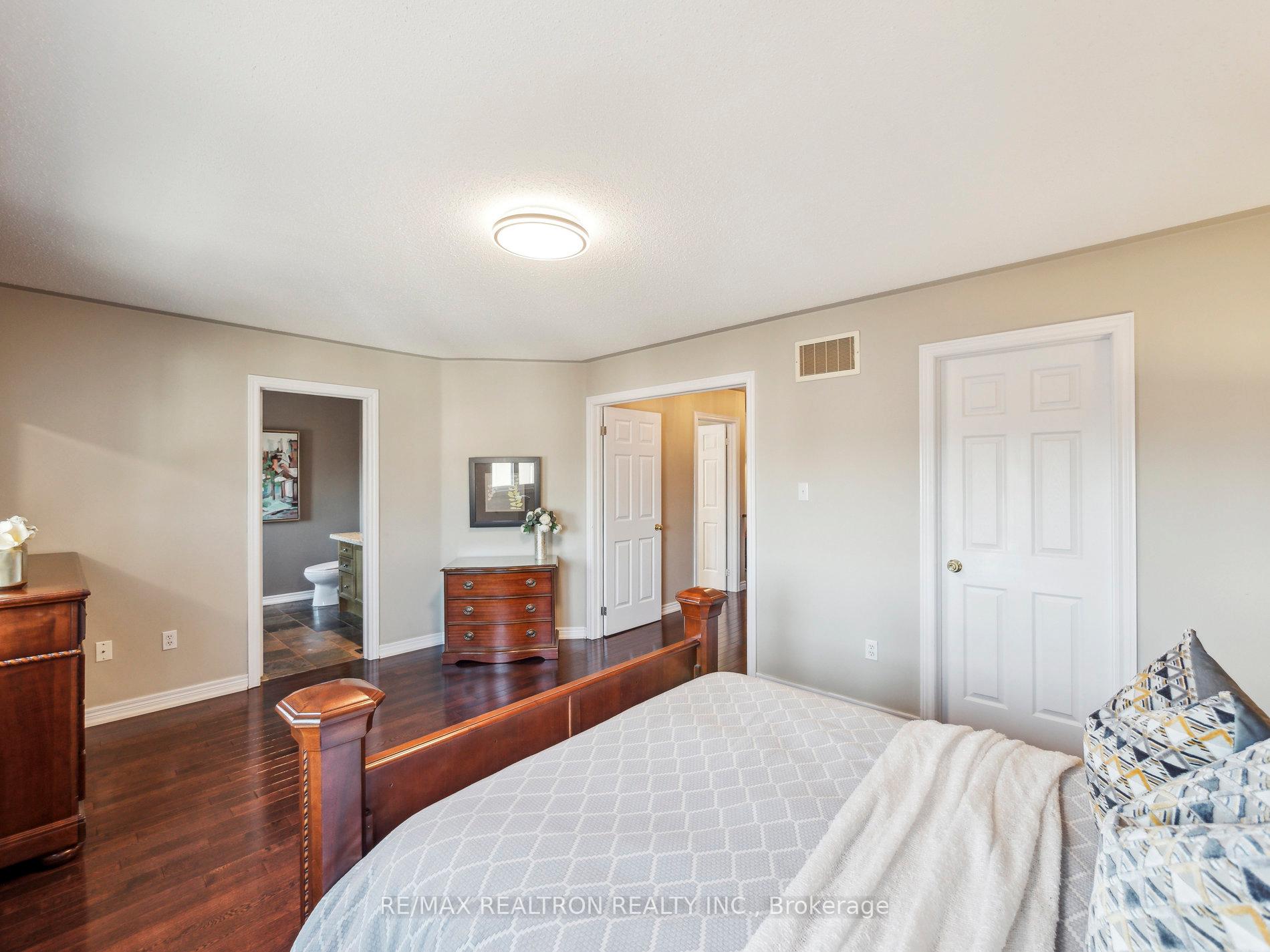 Photo 20 of 179 Bathurst Glen Drive, Vaughan, Patterson — HOMEH