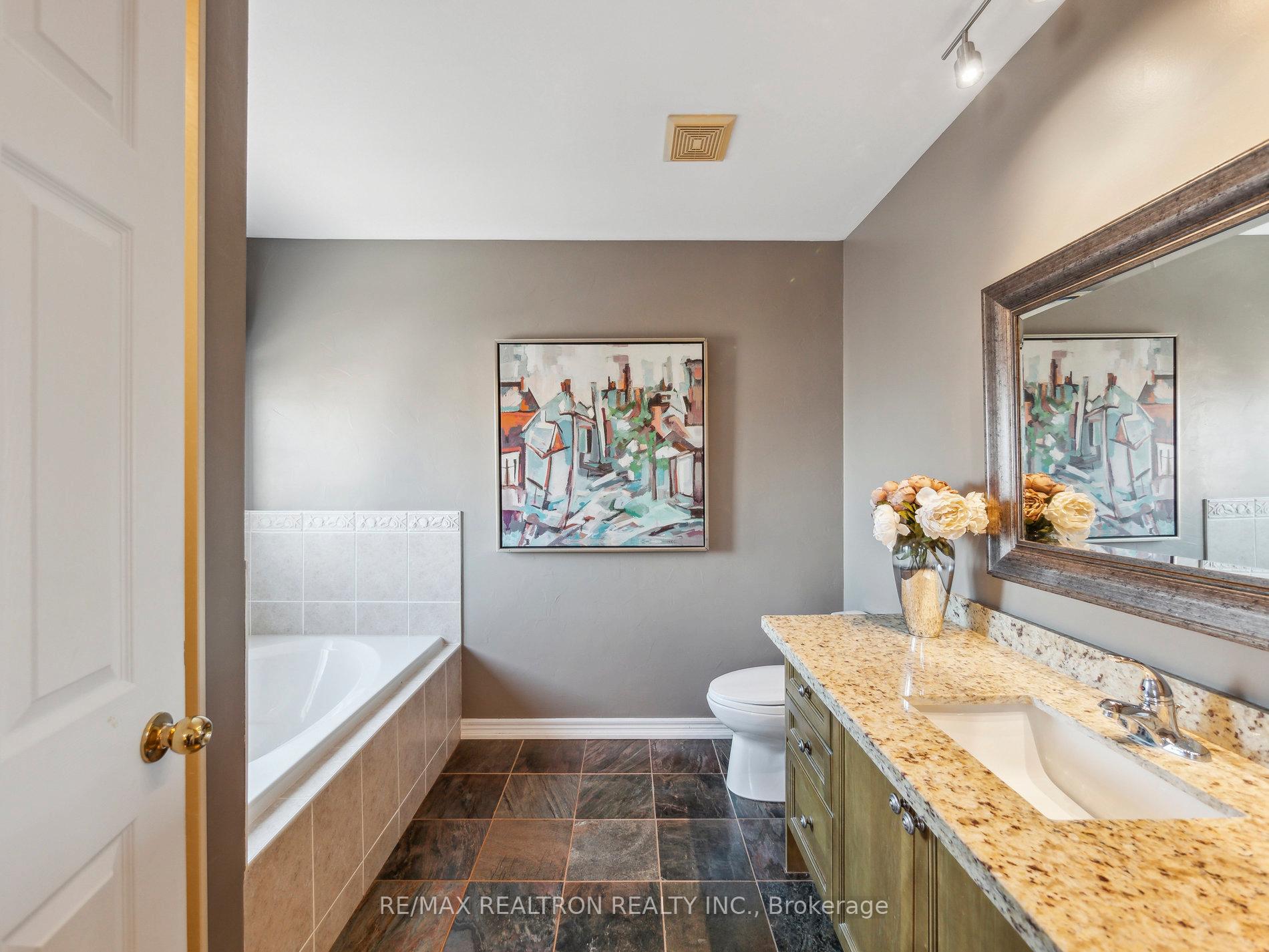 Photo 26 of 179 Bathurst Glen Drive, Vaughan, Patterson — HOMEH