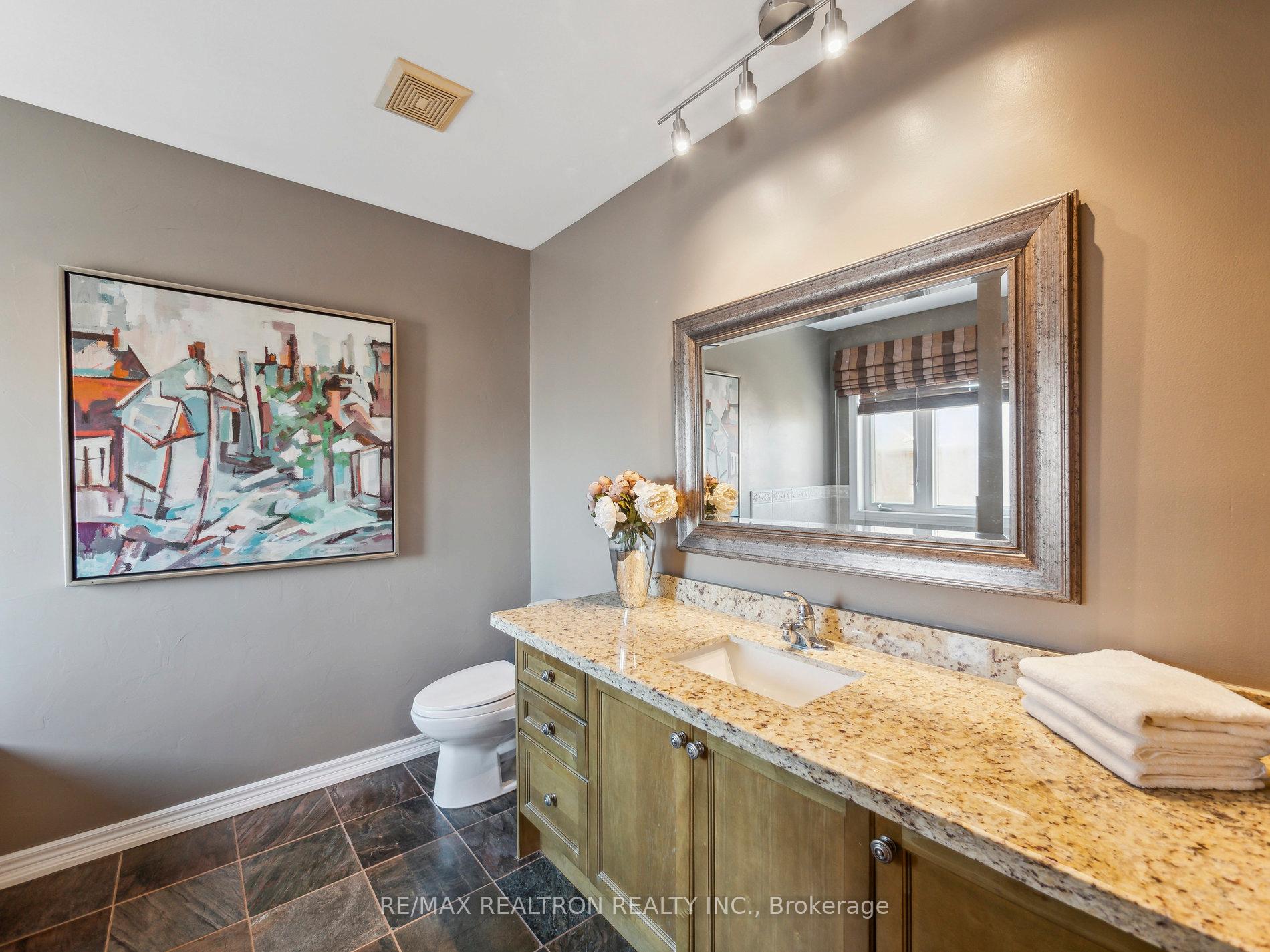 Photo 25 of 179 Bathurst Glen Drive, Vaughan, Patterson — HOMEH