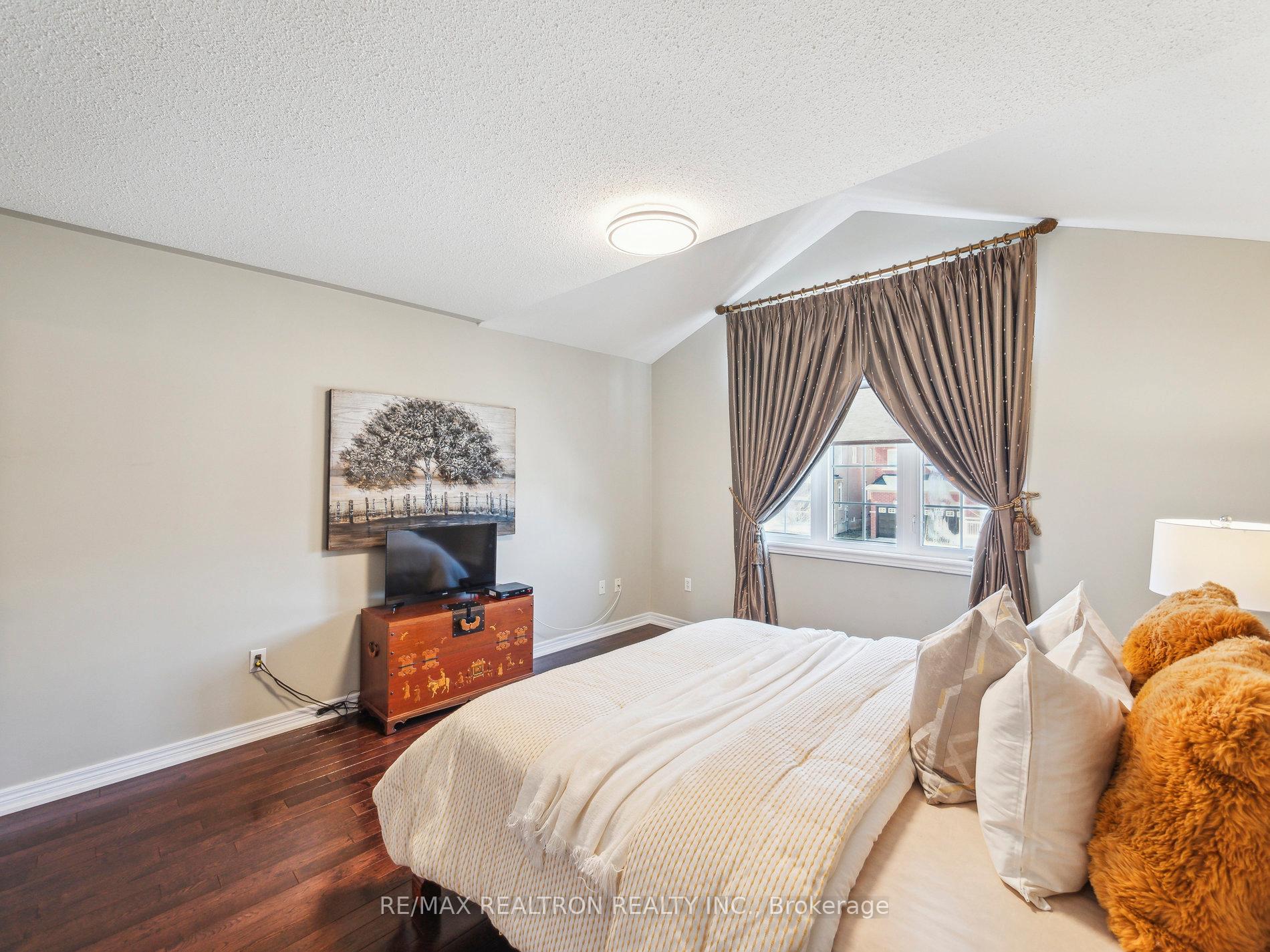Photo 32 of 179 Bathurst Glen Drive, Vaughan, Patterson — HOMEH