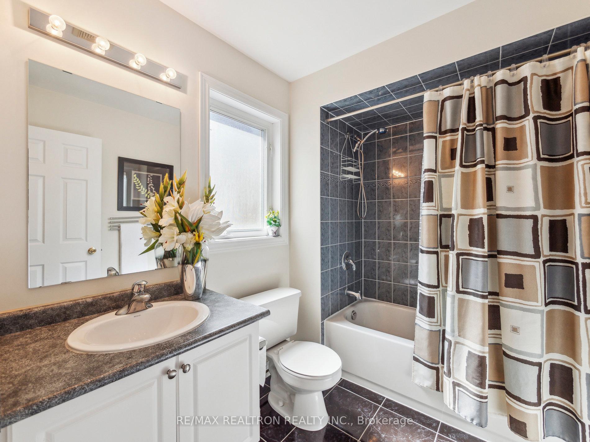 Photo 30 of 179 Bathurst Glen Drive, Vaughan, Patterson — HOMEH