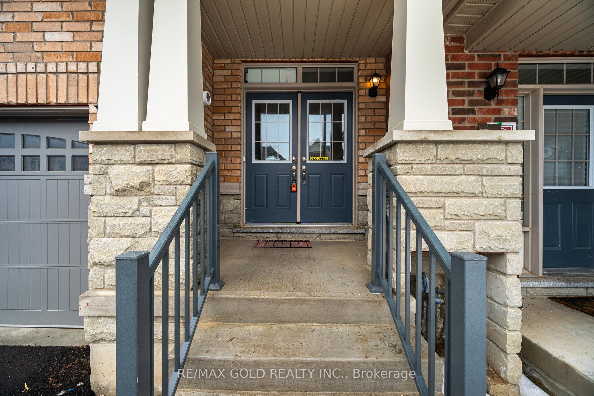 Photo 3 of 111 Finegan Circle N, Brampton, Northwest Brampton — HOMEH