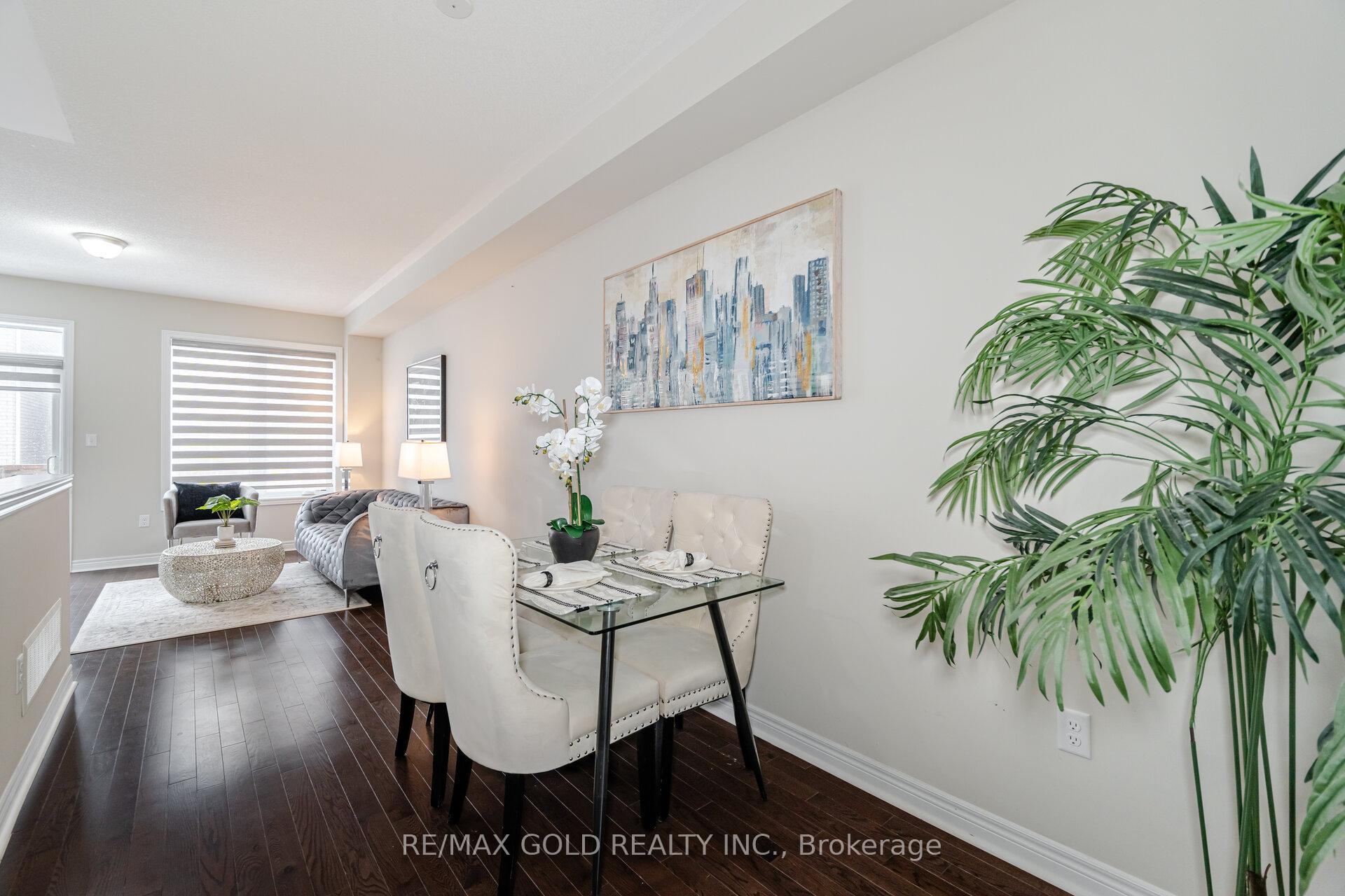 Photo 5 of 111 Finegan Circle N, Brampton, Northwest Brampton — HOMEH