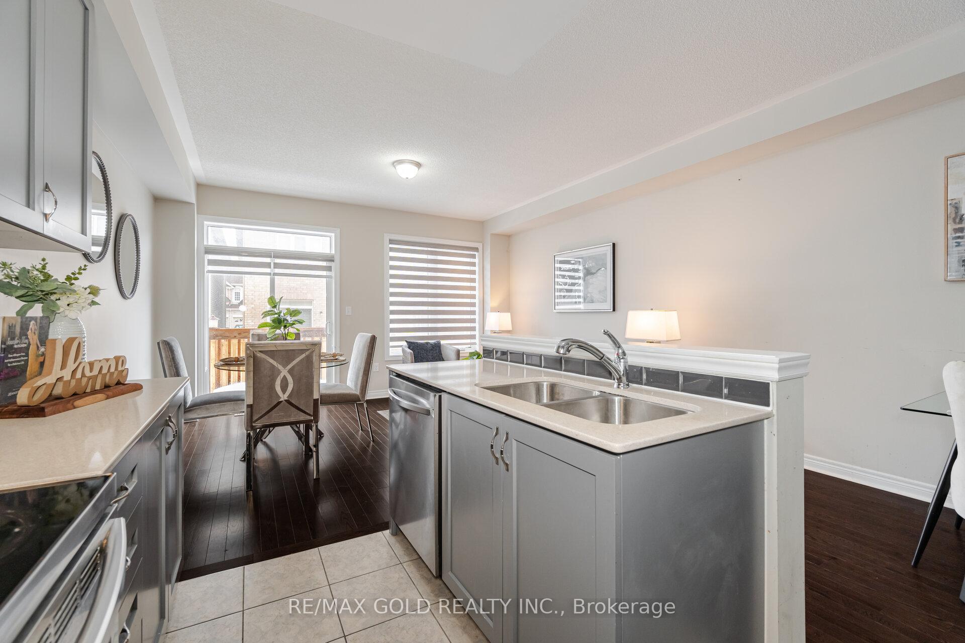 Photo 10 of 111 Finegan Circle N, Brampton, Northwest Brampton — HOMEH