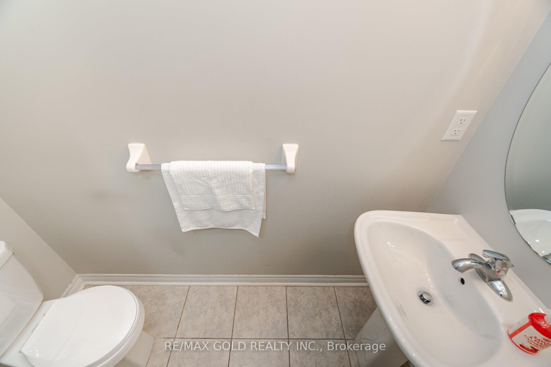 Photo 16 of 111 Finegan Circle N, Brampton, Northwest Brampton — HOMEH