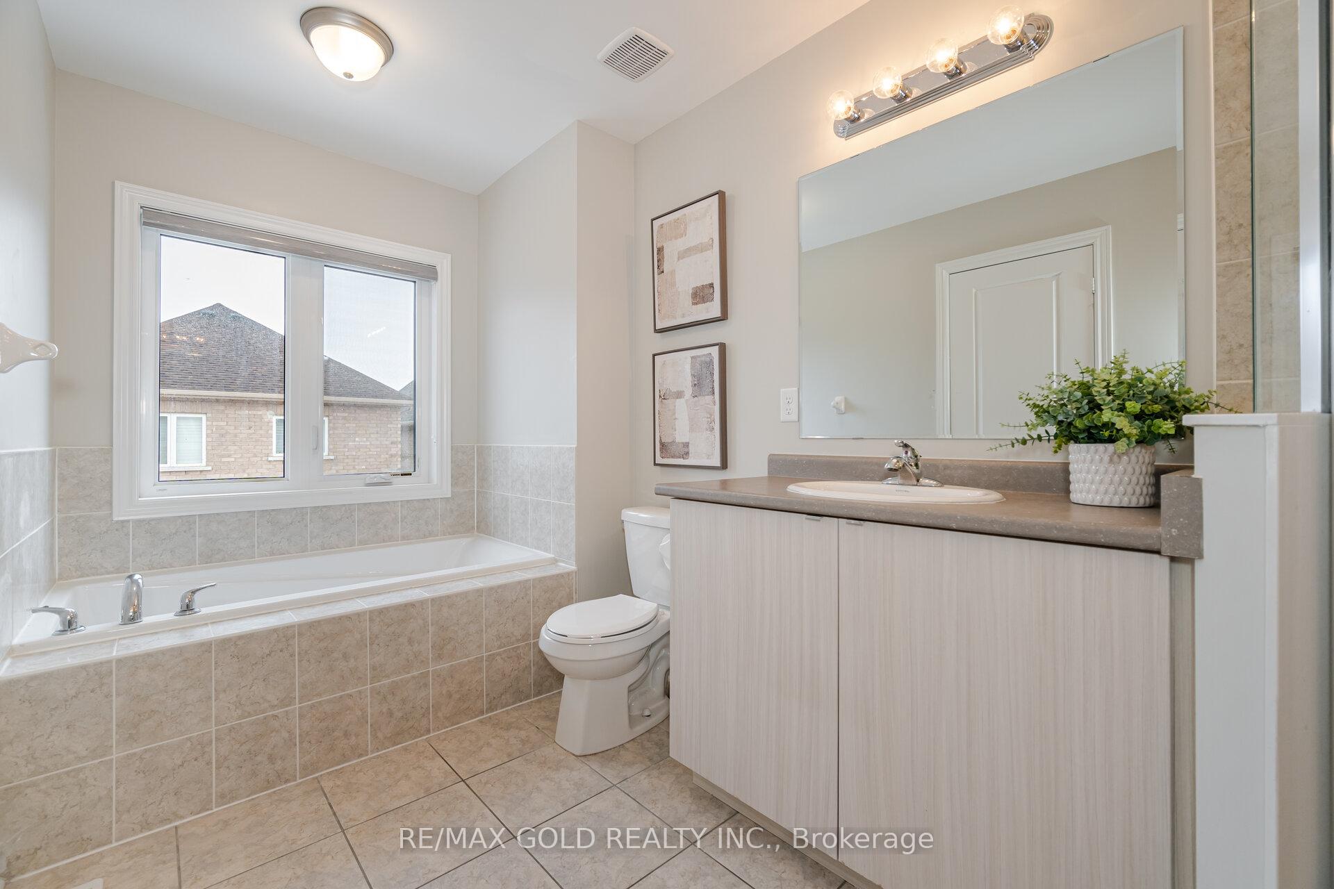 Photo 34 of 111 Finegan Circle N, Brampton, Northwest Brampton — HOMEH