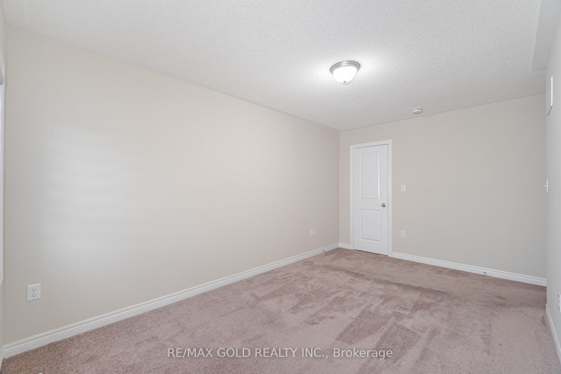 Photo 27 of 111 Finegan Circle N, Brampton, Northwest Brampton — HOMEH