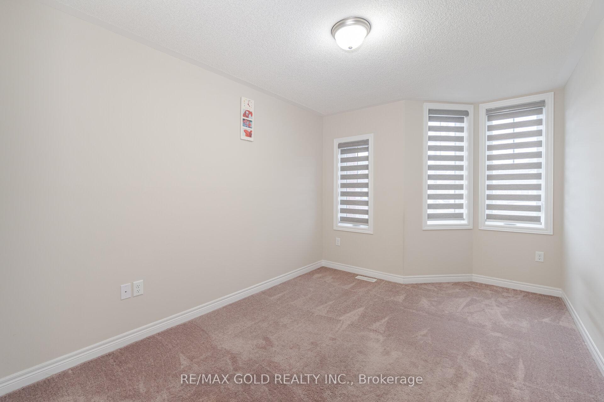 Photo 13 of 111 Finegan Circle N, Brampton, Northwest Brampton — HOMEH