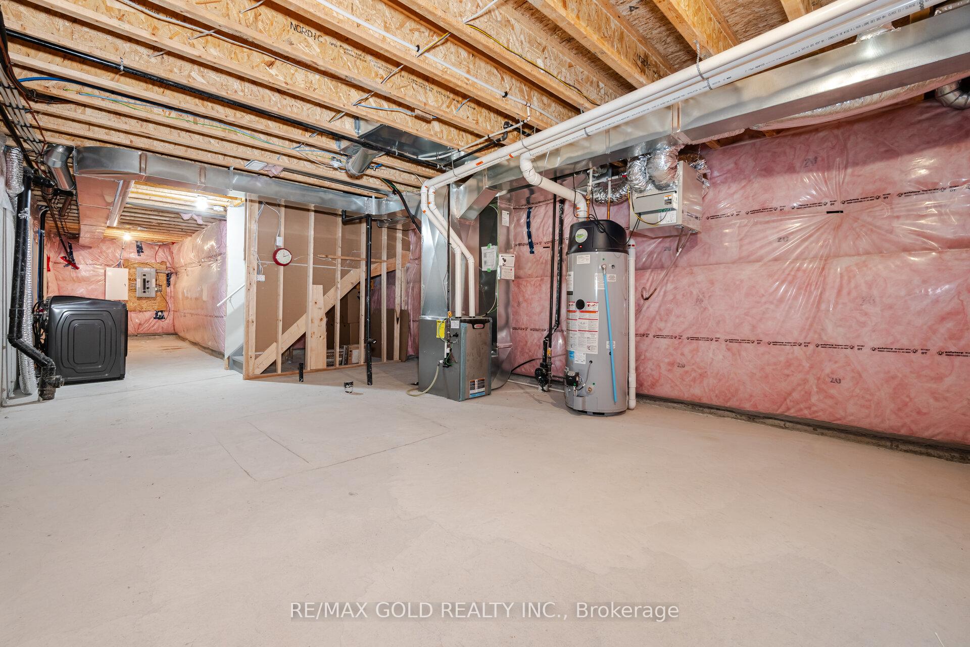 Photo 33 of 111 Finegan Circle N, Brampton, Northwest Brampton — HOMEH